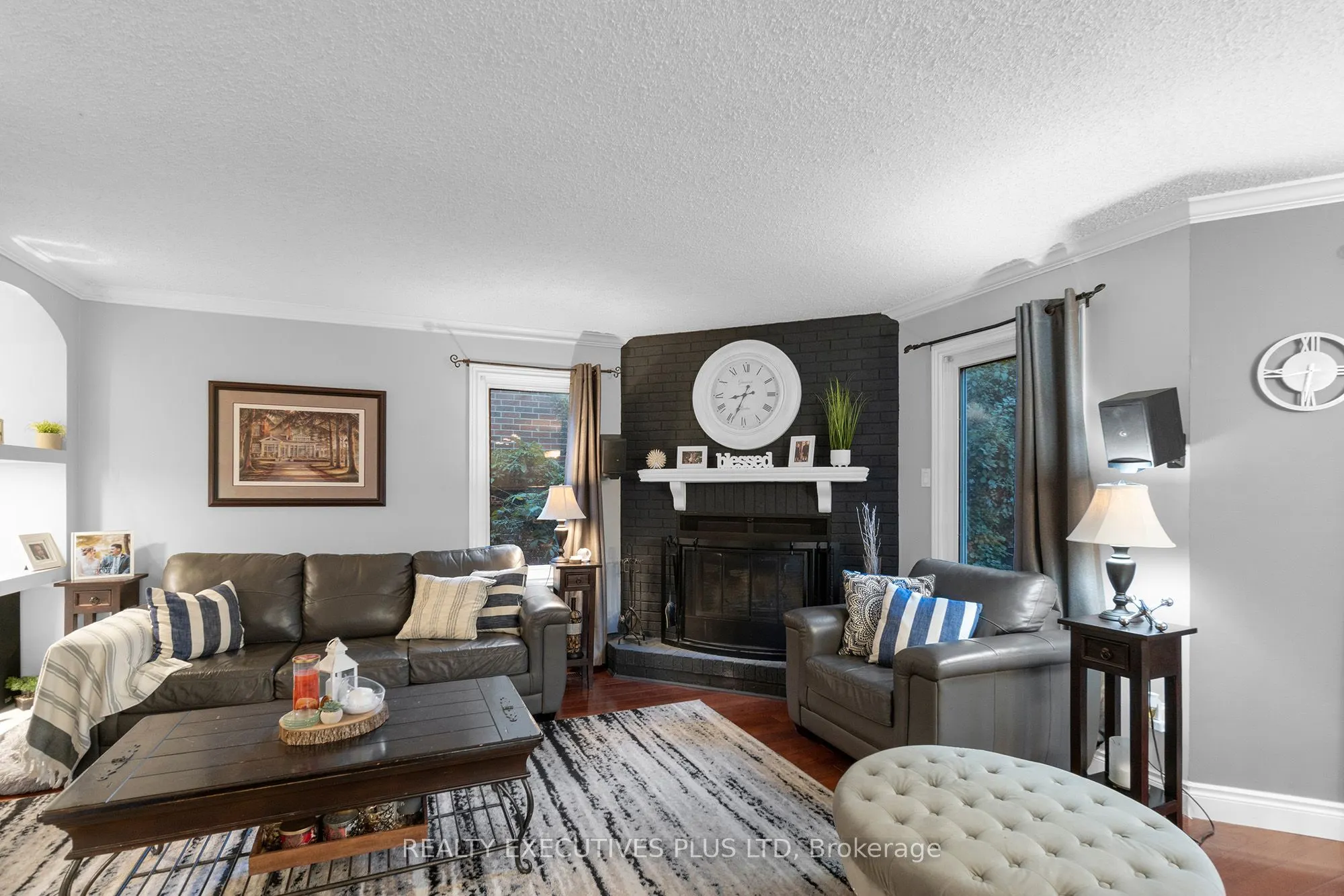 8 Lombardy Crescent
