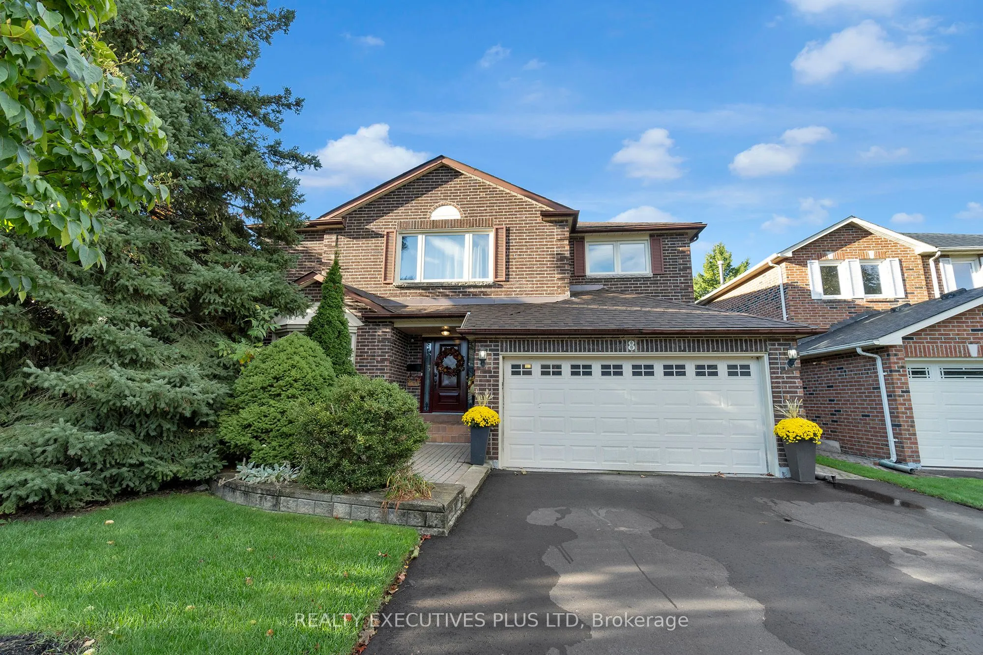 8 Lombardy Crescent