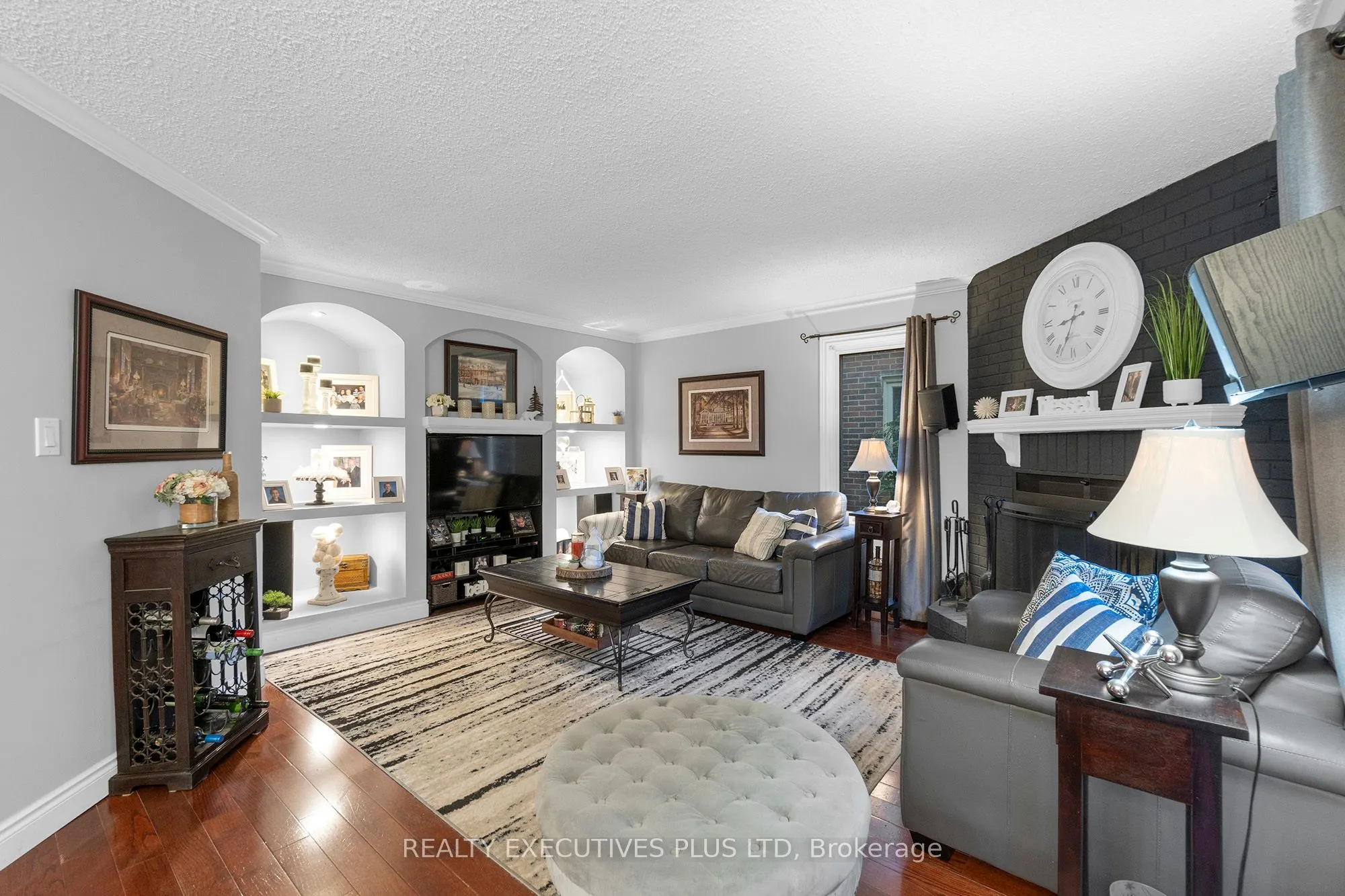 8 Lombardy Crescent