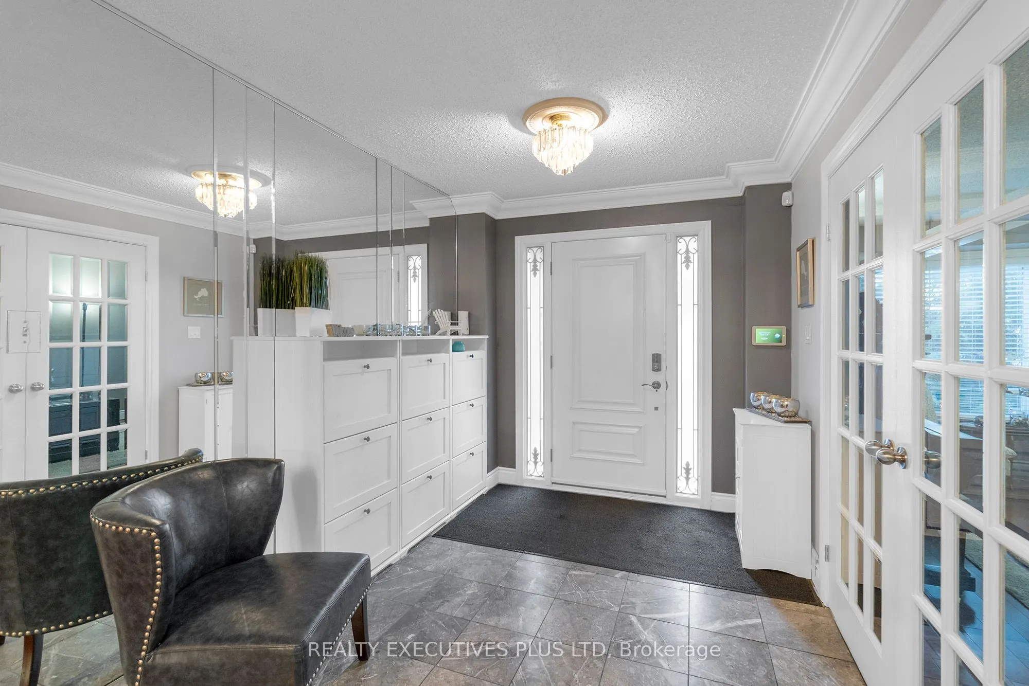 8 Lombardy Crescent
