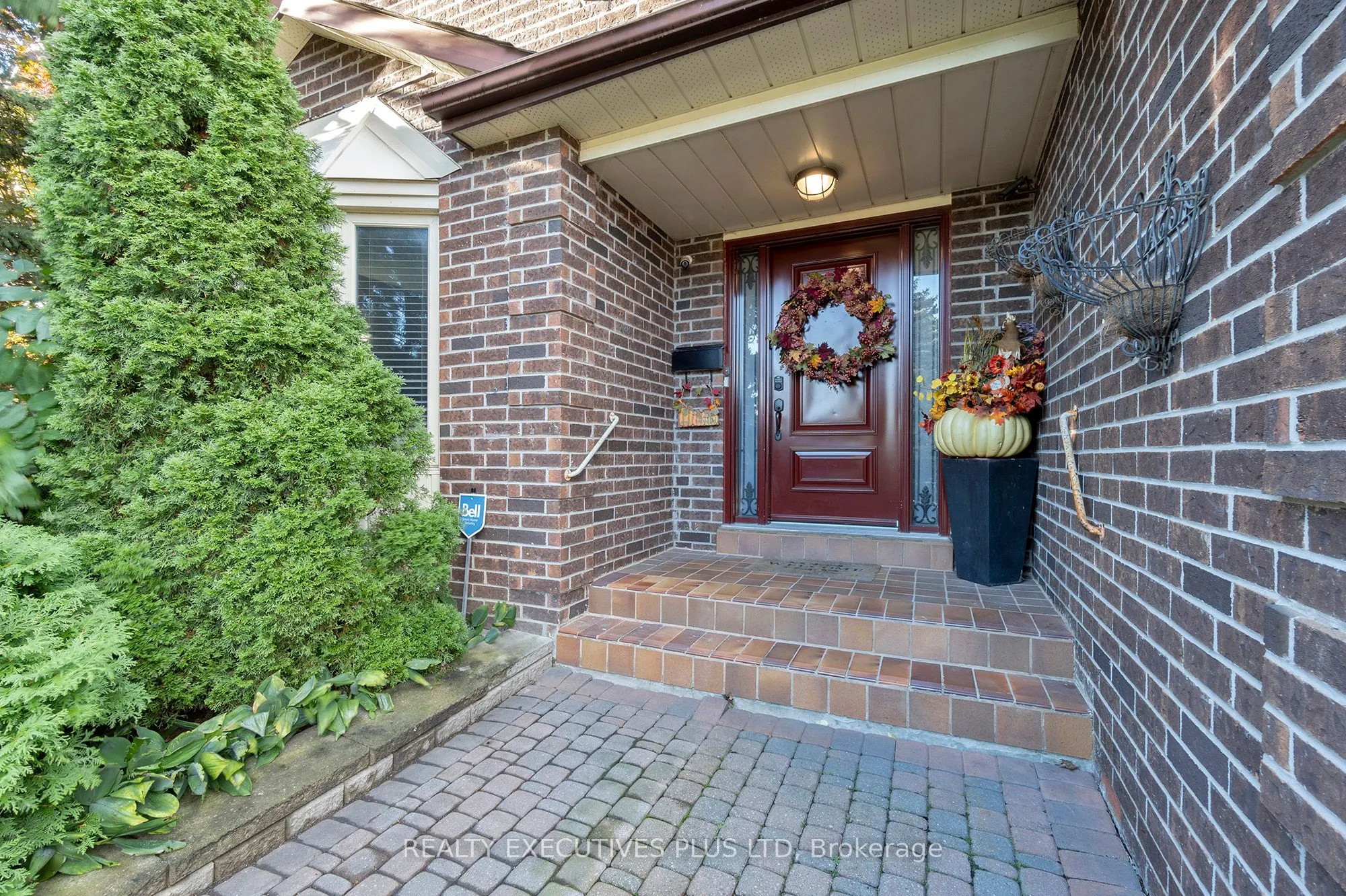 8 Lombardy Crescent