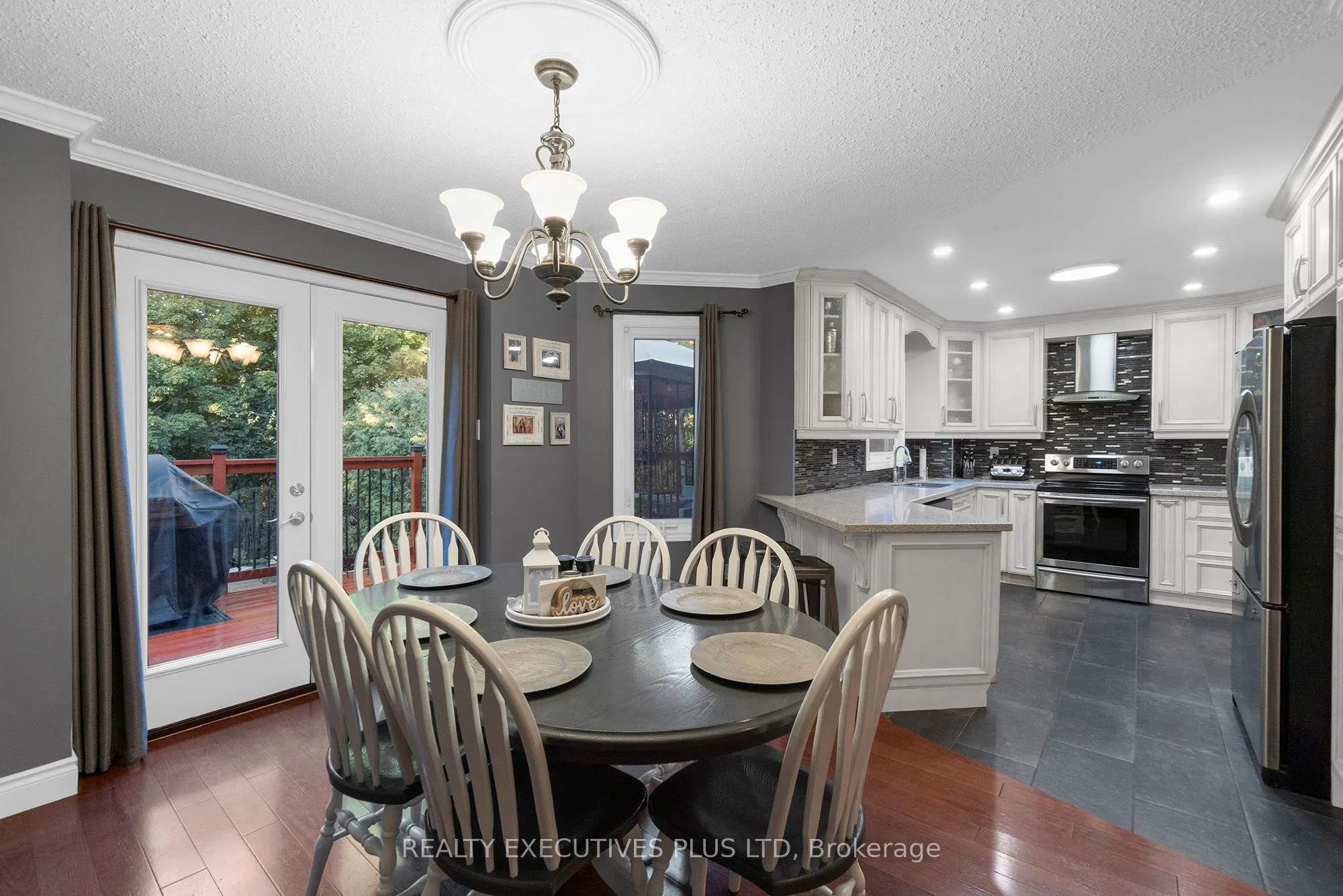 8 Lombardy Crescent