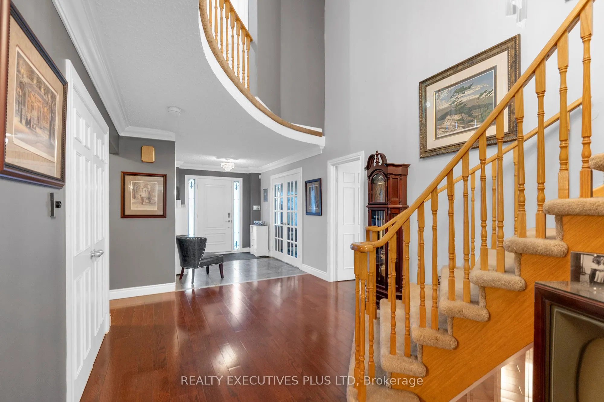 8 Lombardy Crescent