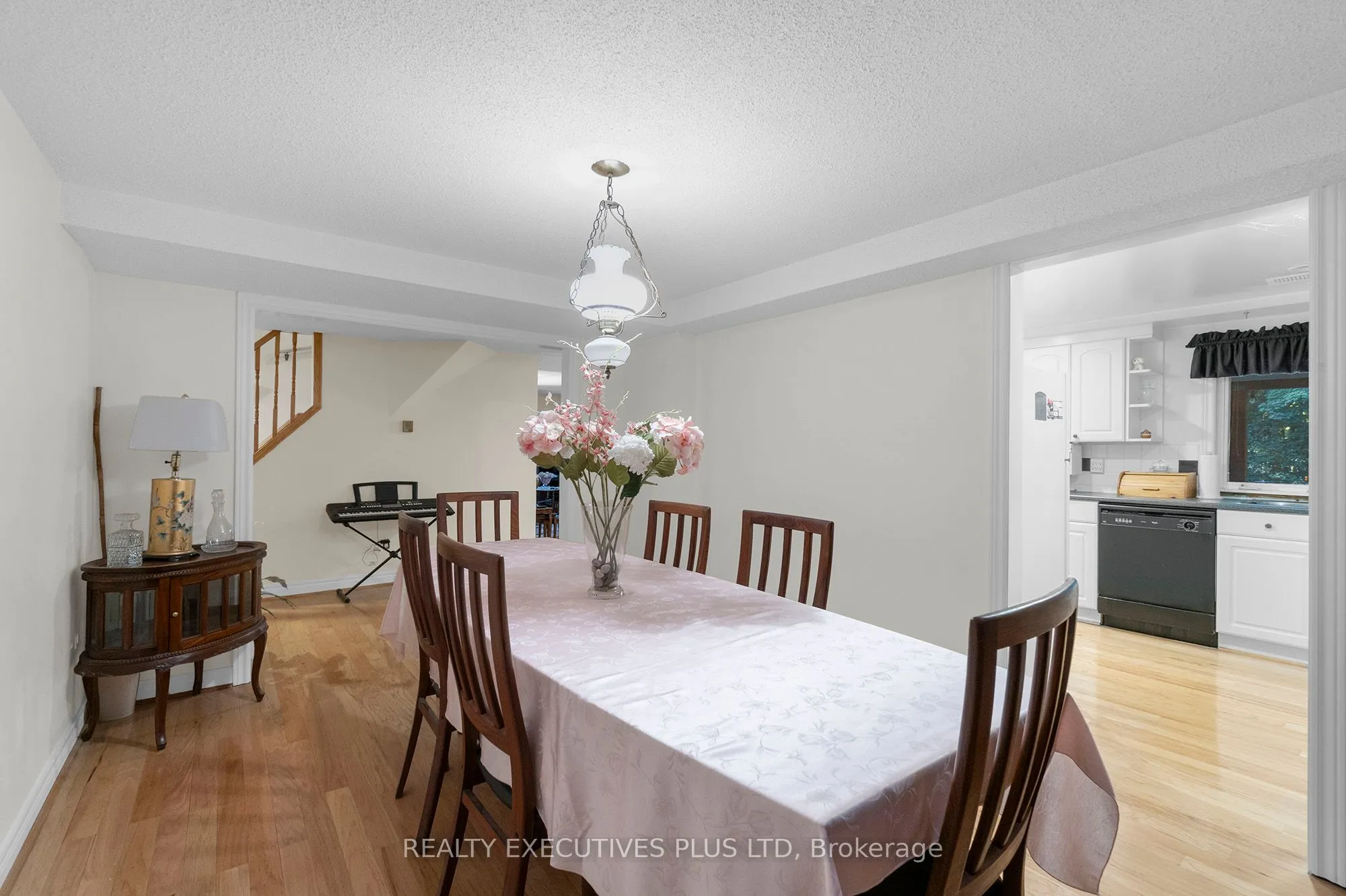8 Lombardy Crescent