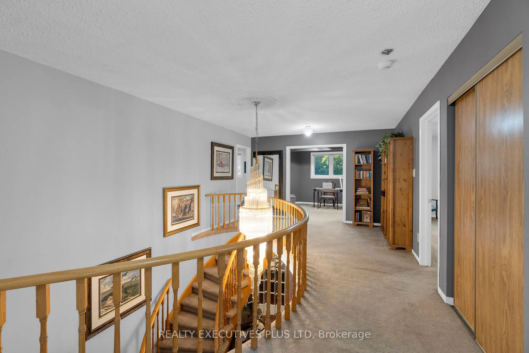 8 Lombardy Crescent