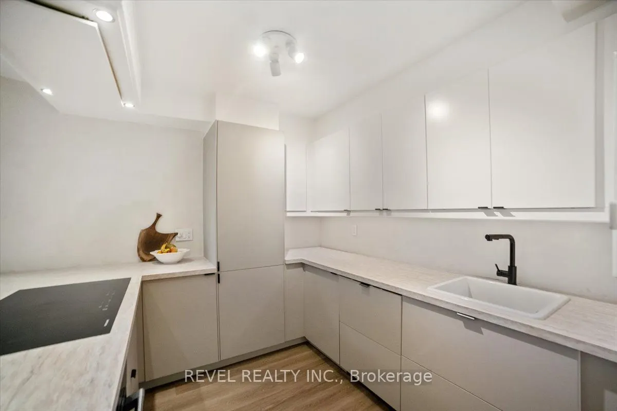 2155 Burnhamthorpe Road W, #303