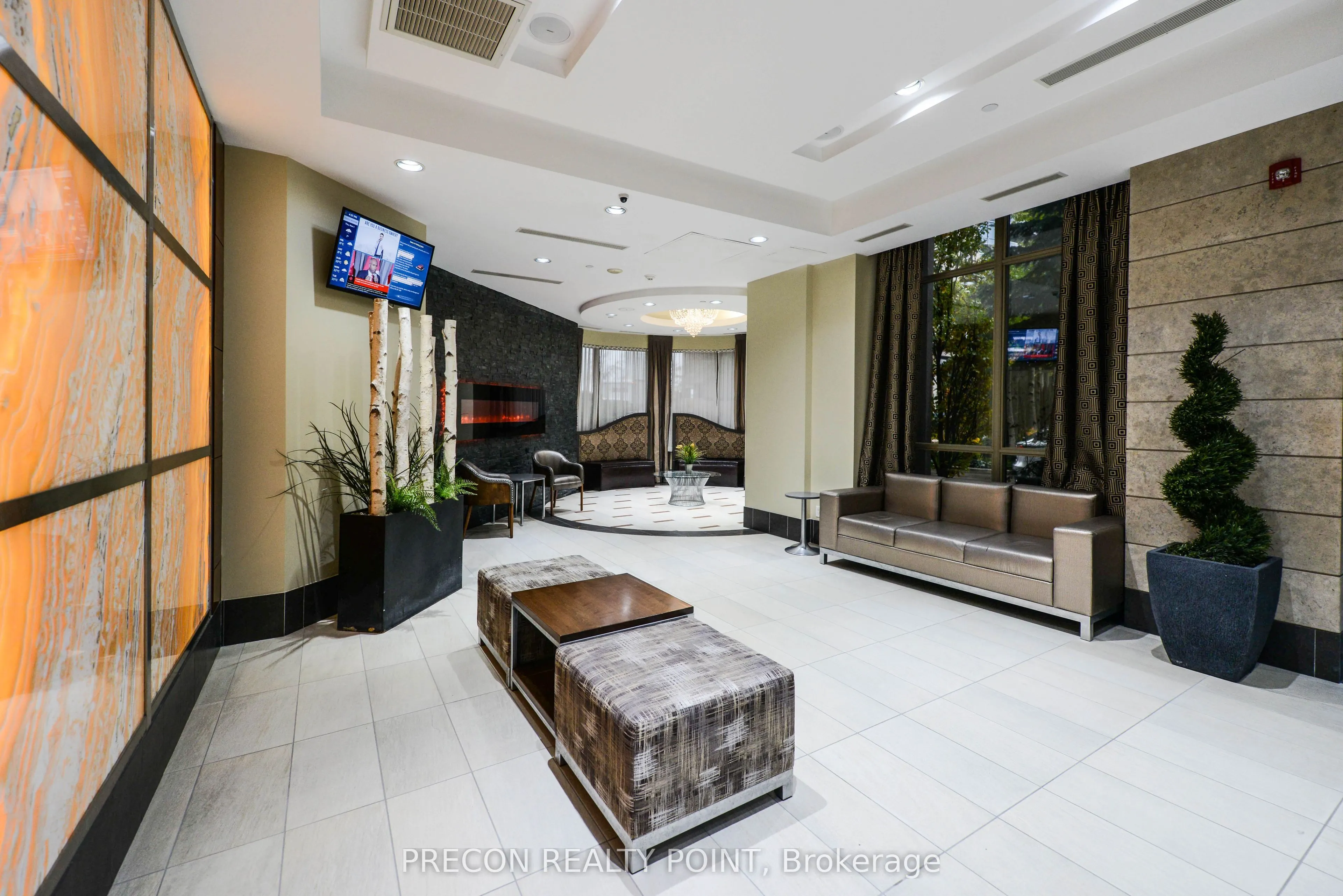 310 Burnhamthorpe Road W, #PH01