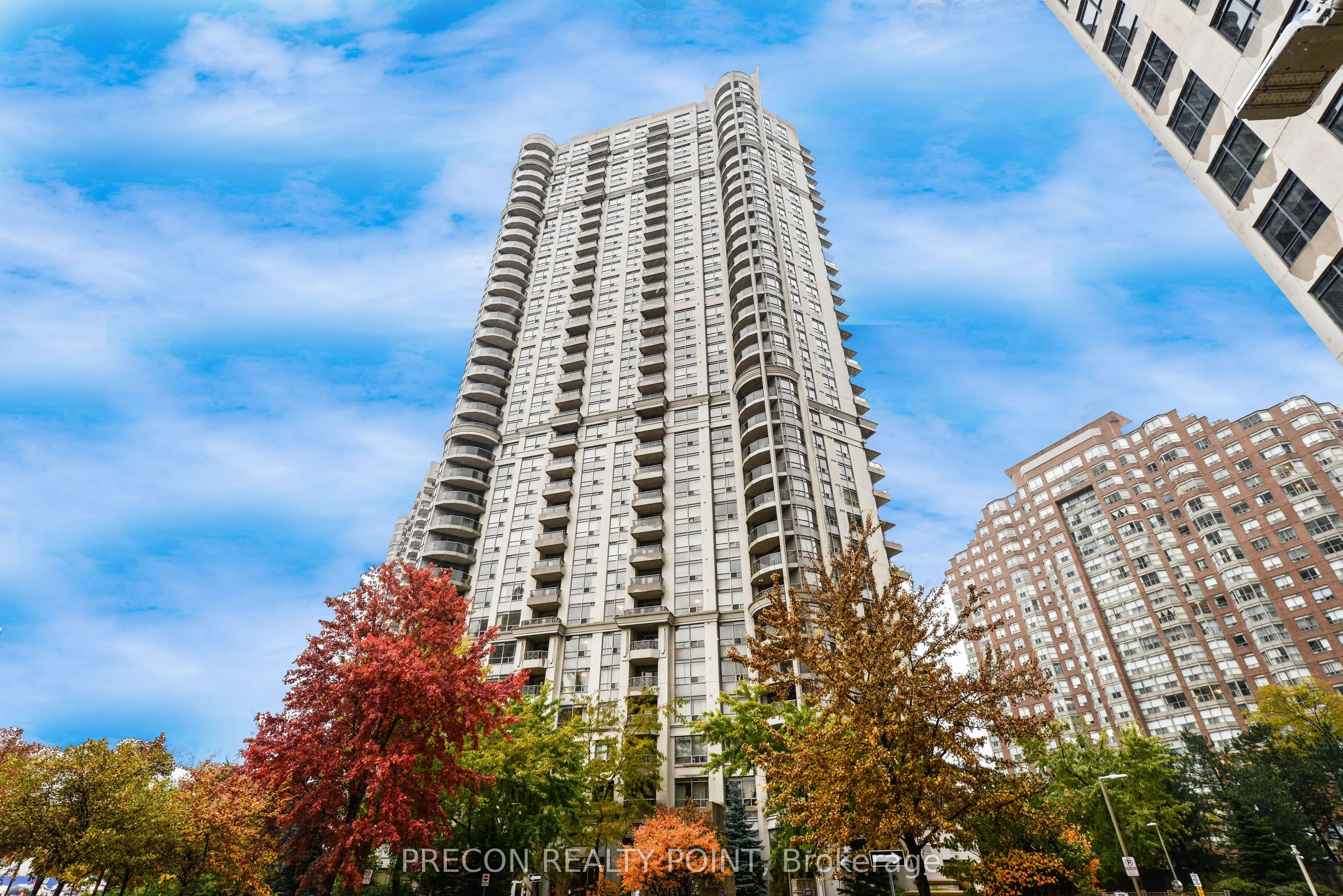 310 Burnhamthorpe Road W, #PH01