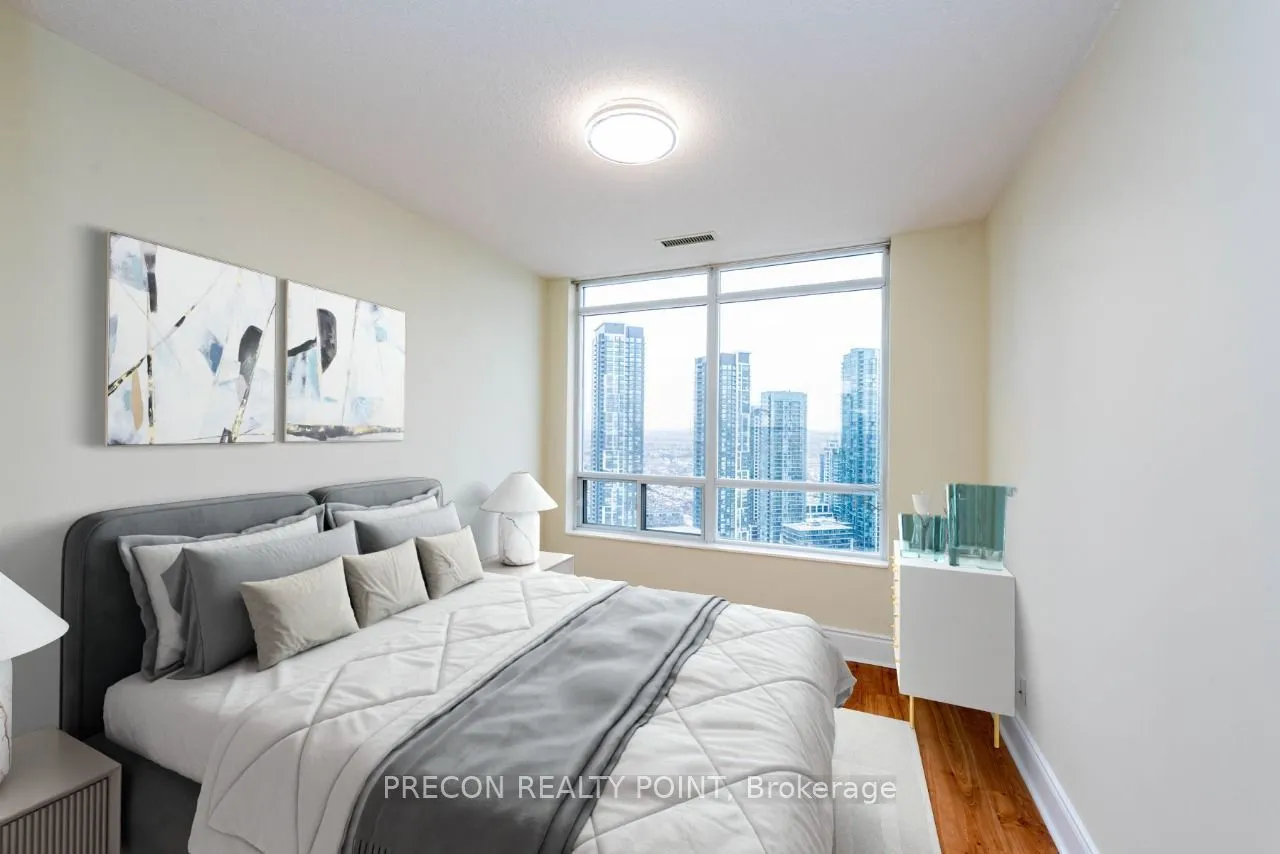 310 Burnhamthorpe Road W, #PH01