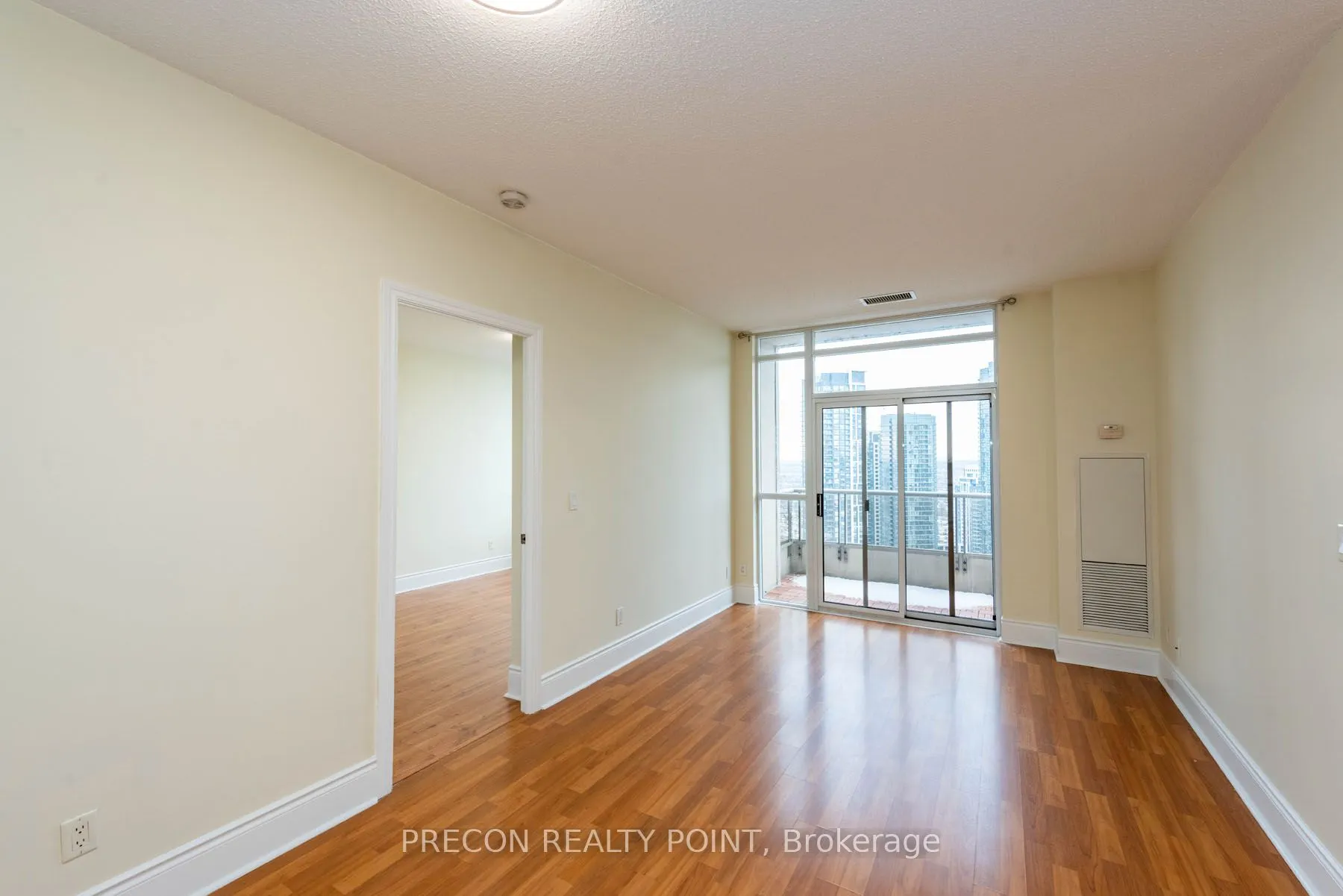 310 Burnhamthorpe Road W, #PH01