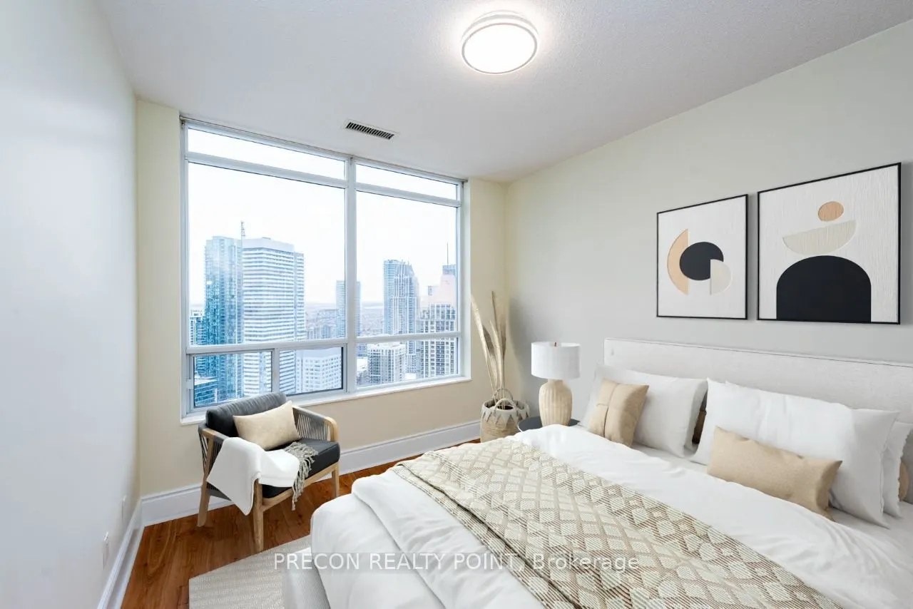 310 Burnhamthorpe Road W, #PH01