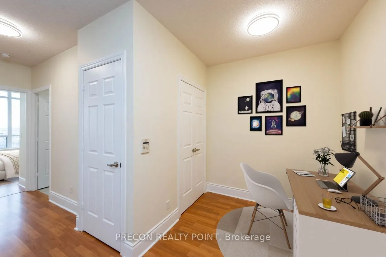 310 Burnhamthorpe Road W, #PH01