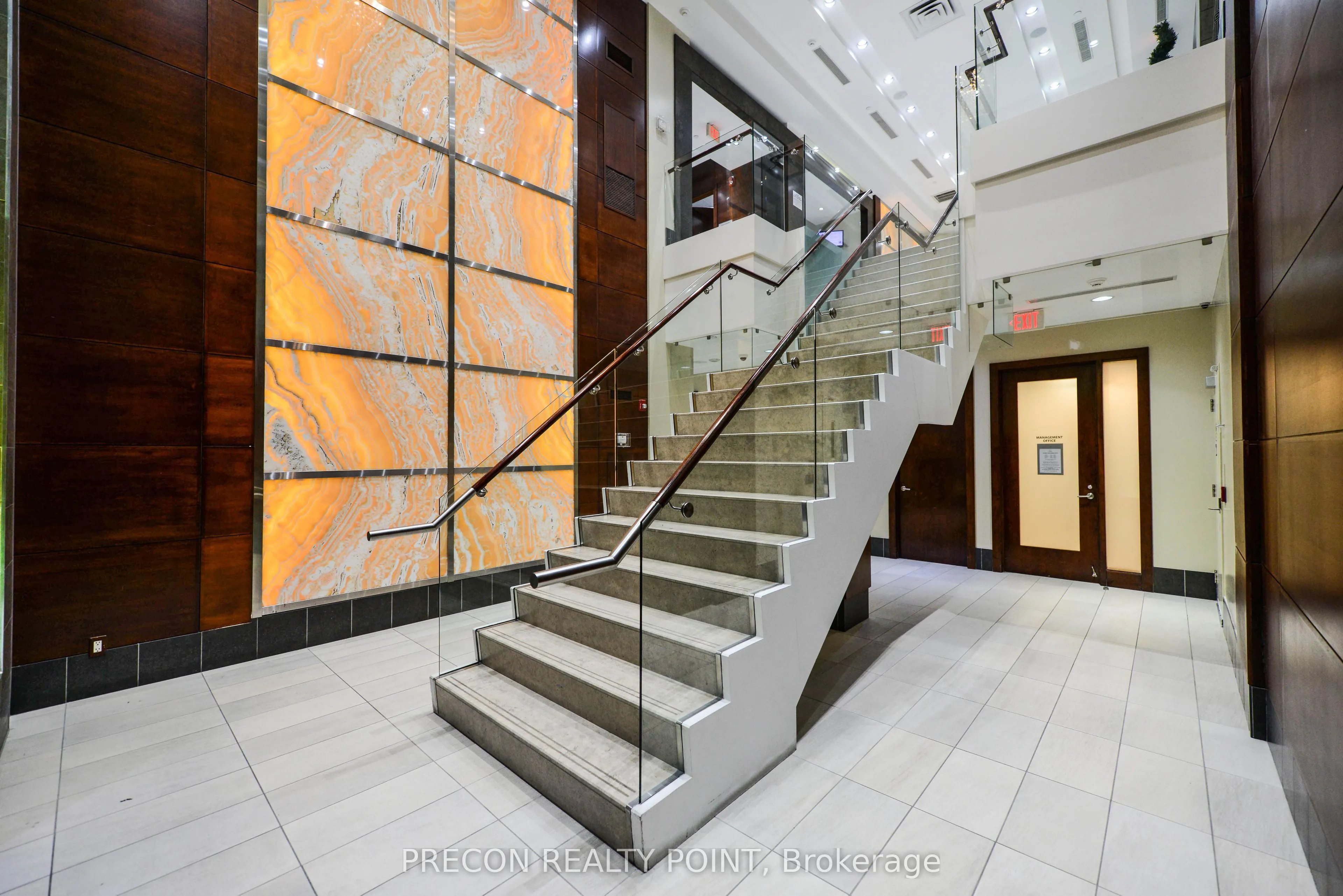 310 Burnhamthorpe Road W, #PH01