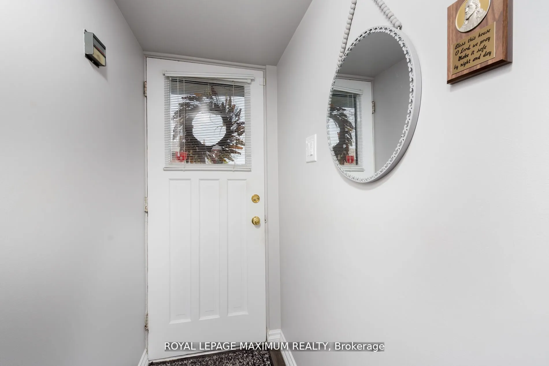 44 Flagstick Court
