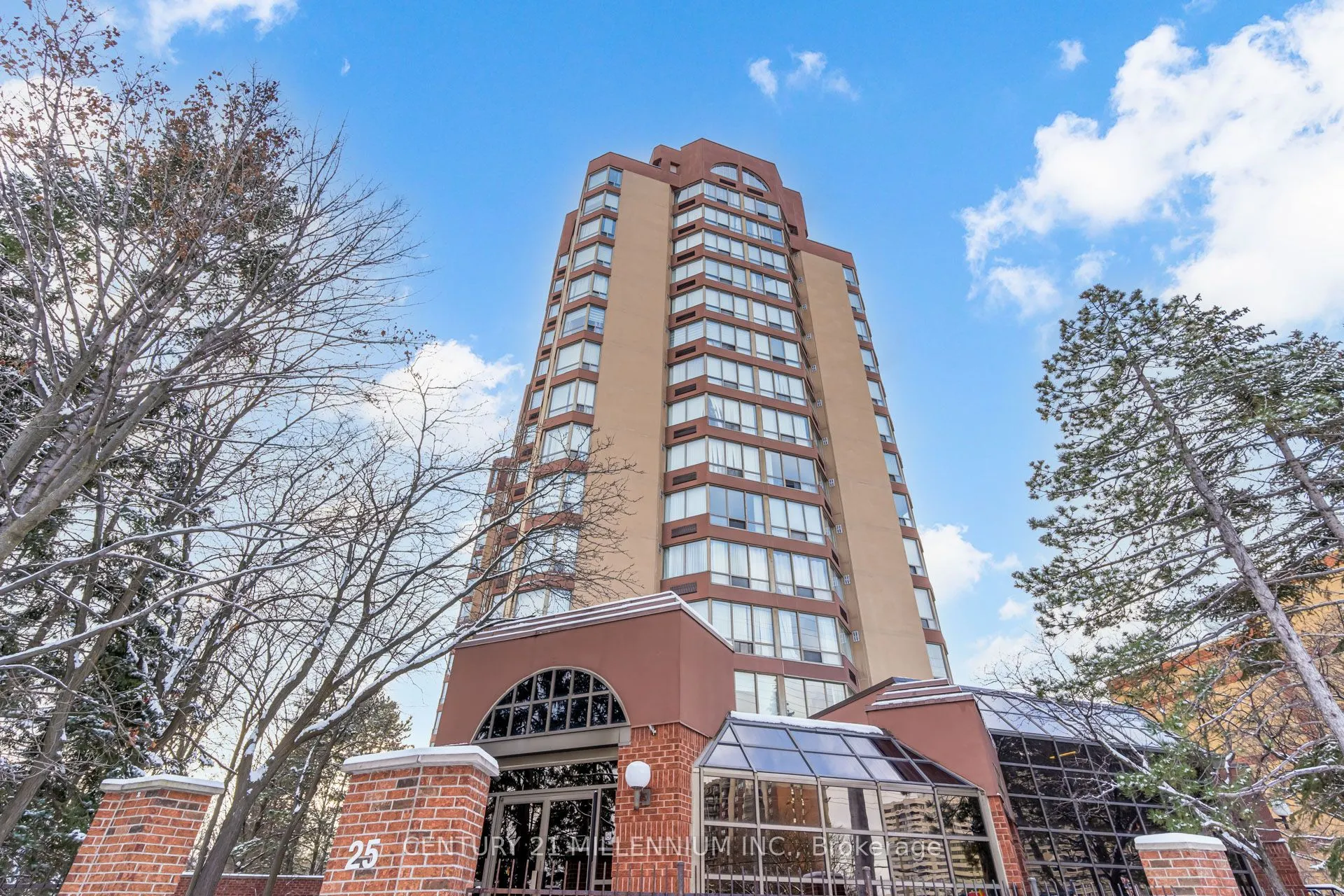 25 Fairview Road W, #605