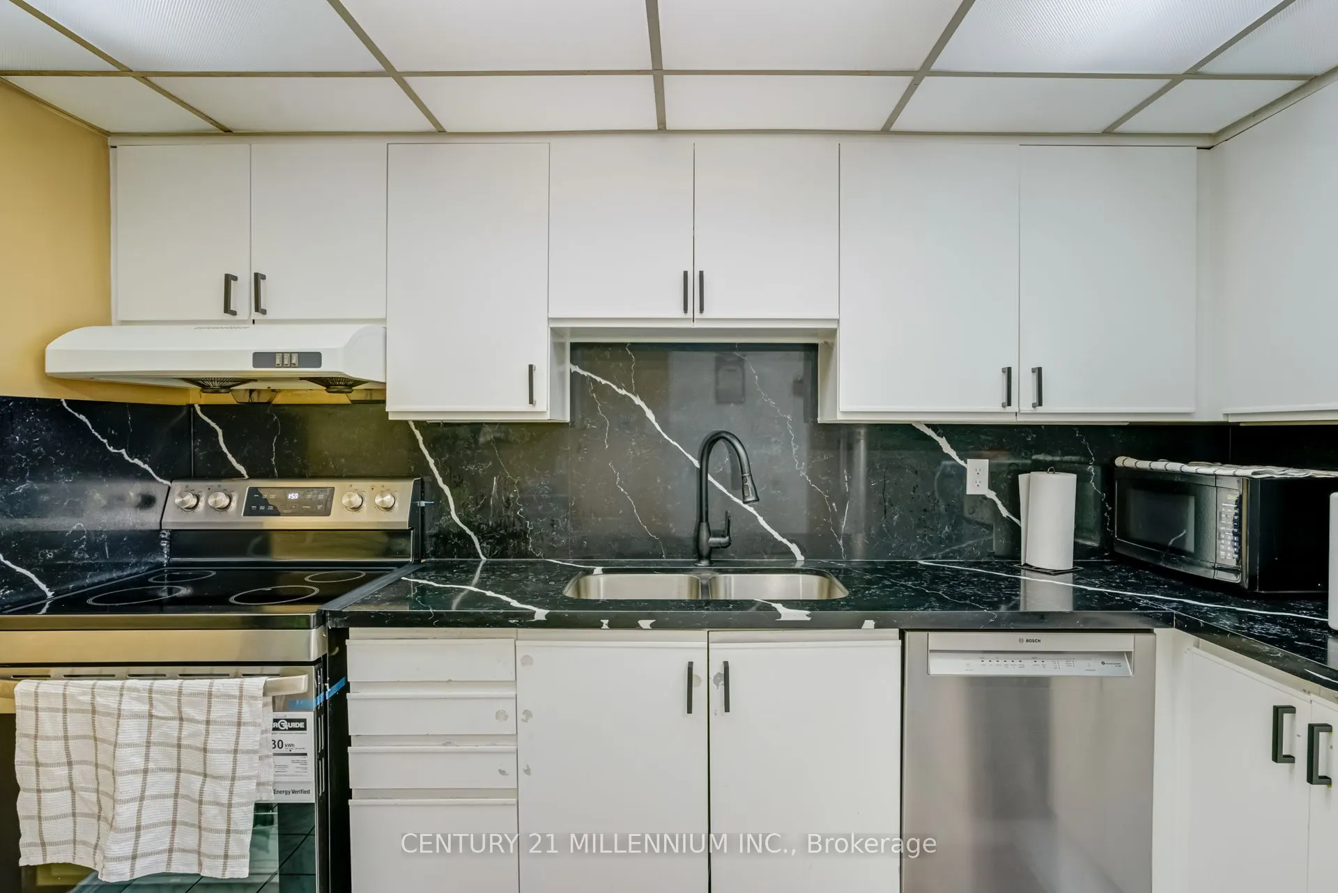 25 Fairview Road W, #605