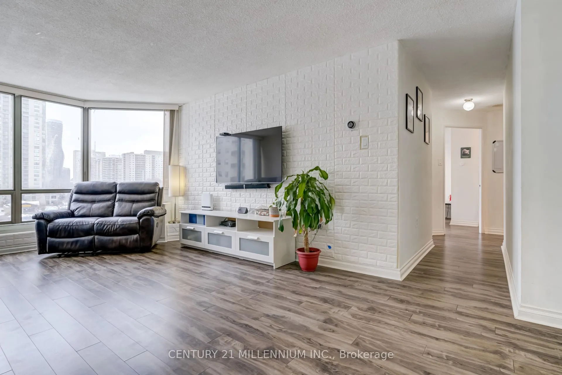 25 Fairview Road W, #605