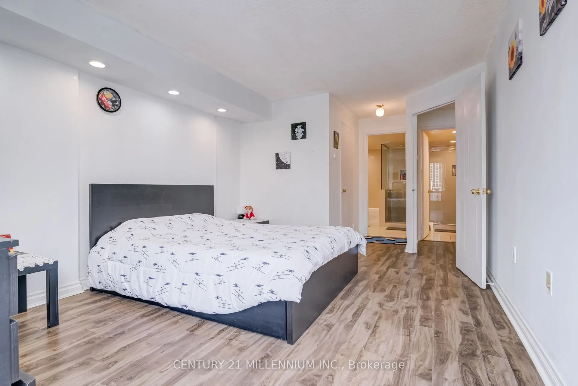 25 Fairview Road W, #605