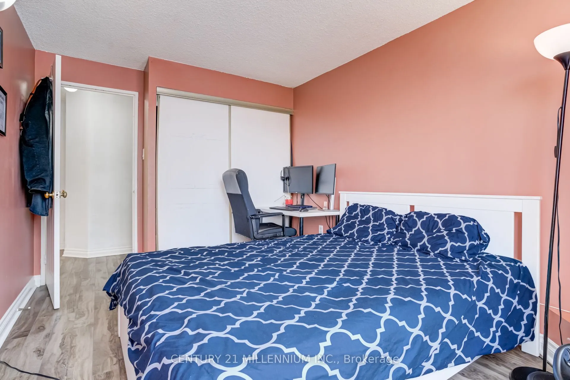 25 Fairview Road W, #605