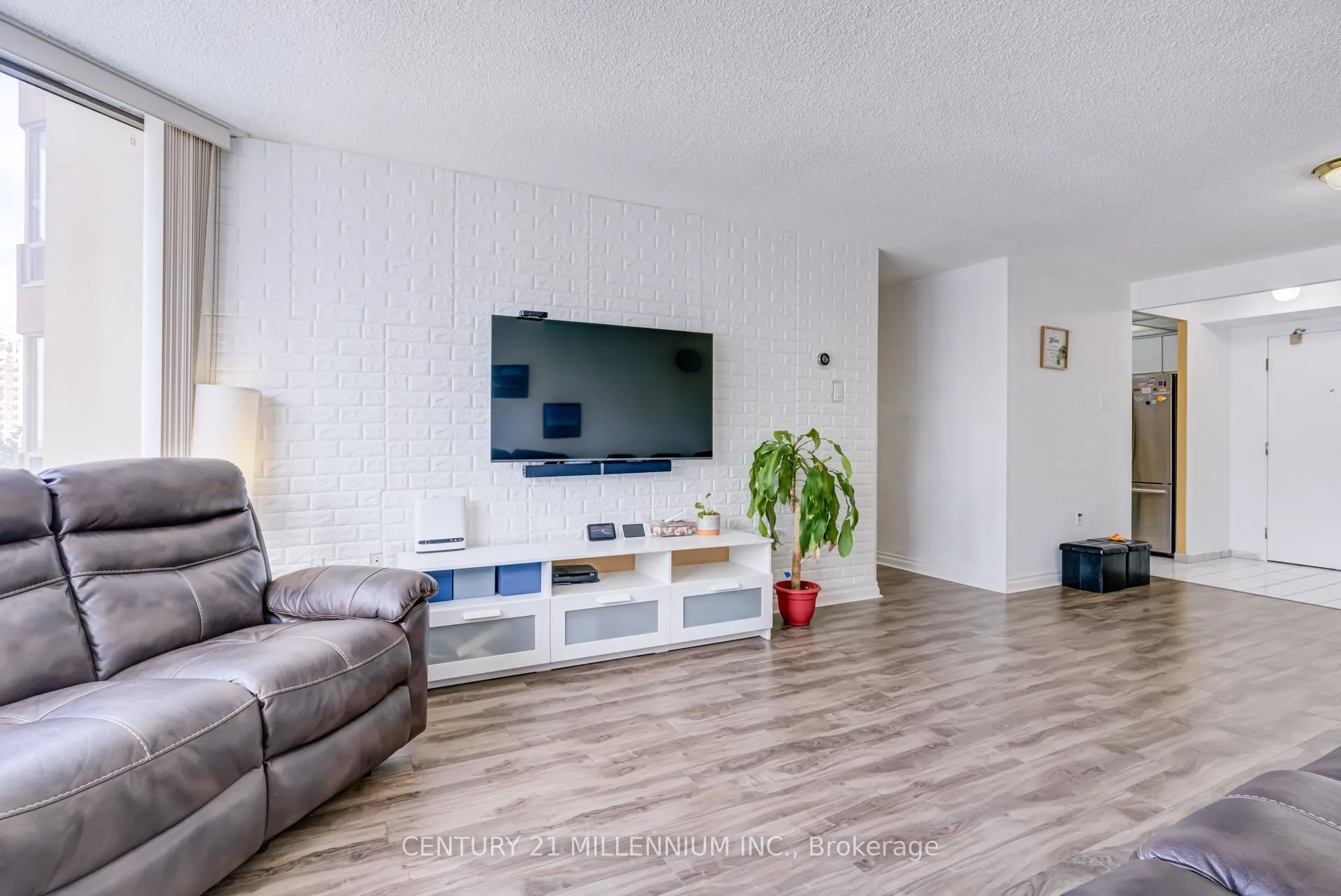25 Fairview Road W, #605