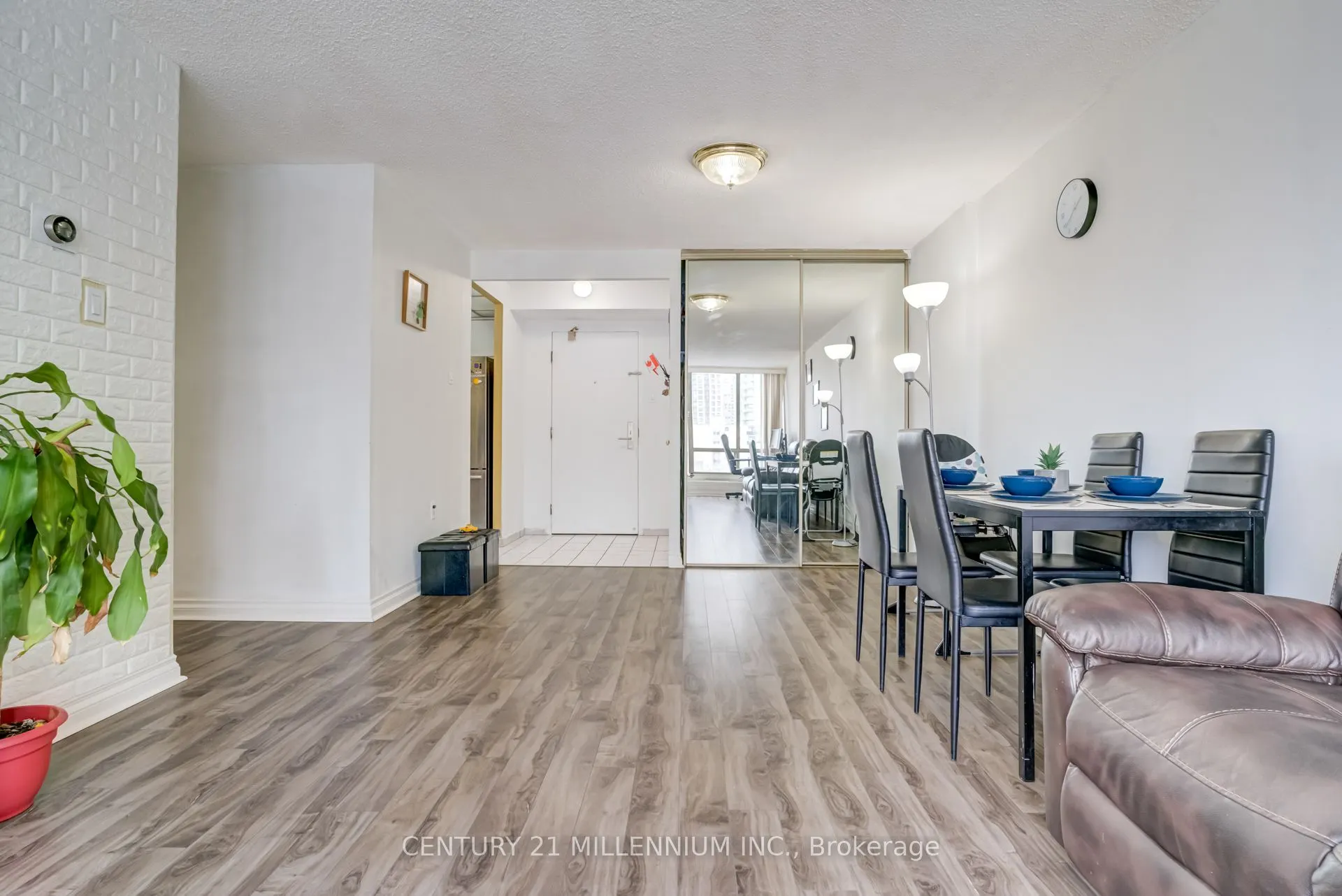 25 Fairview Road W, #605