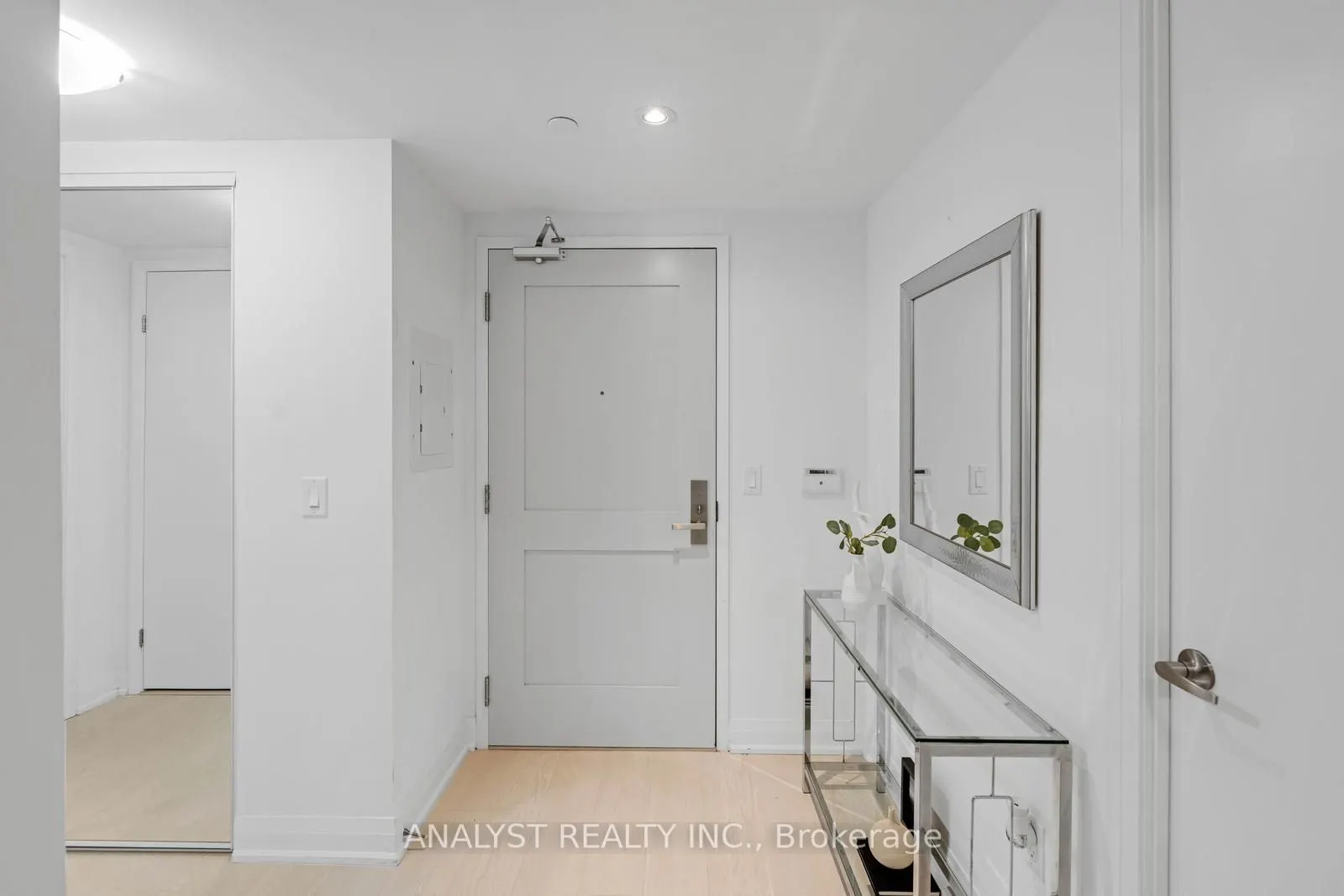 10 Gibbs Road, #717