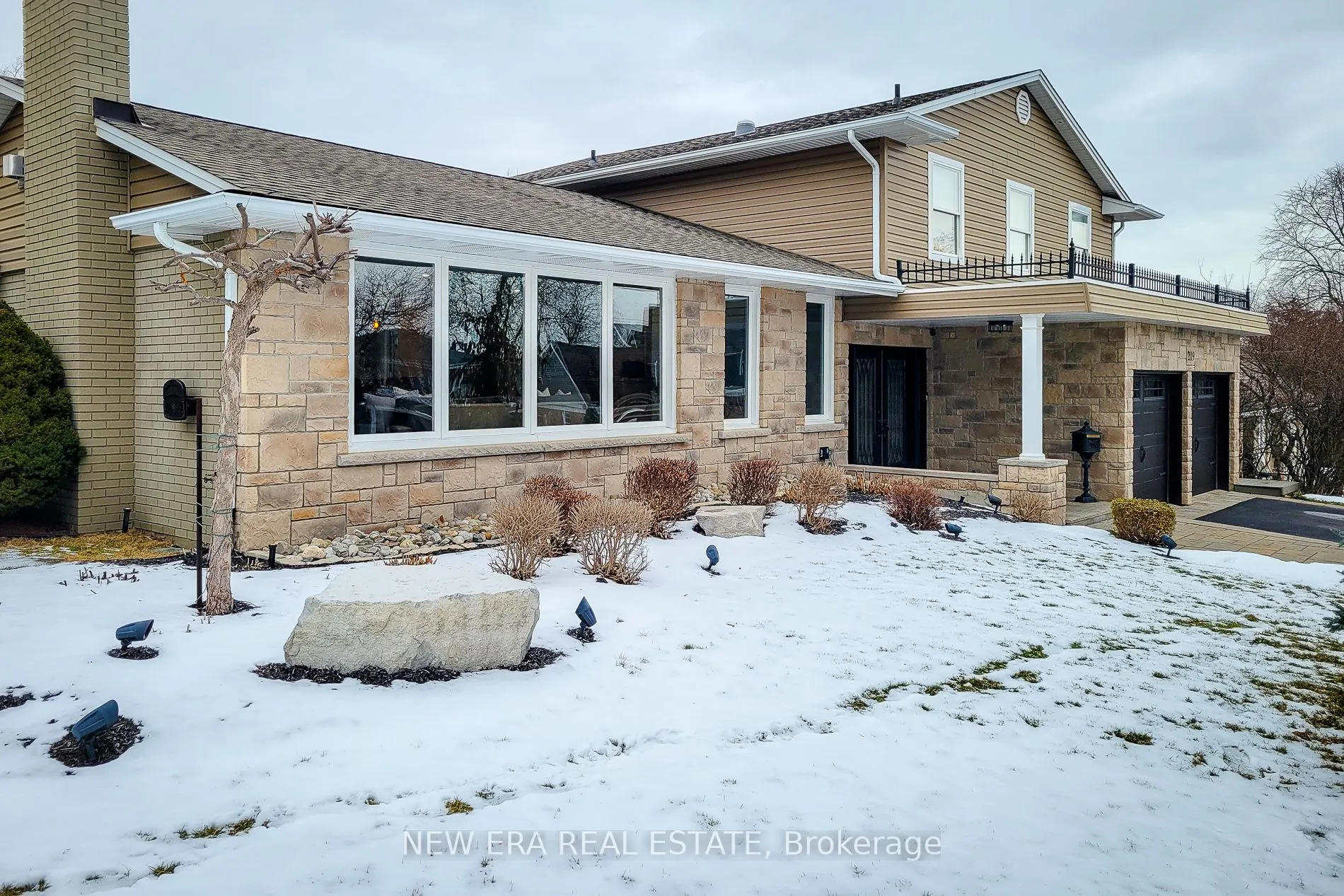 2119 Agincourt Crescent