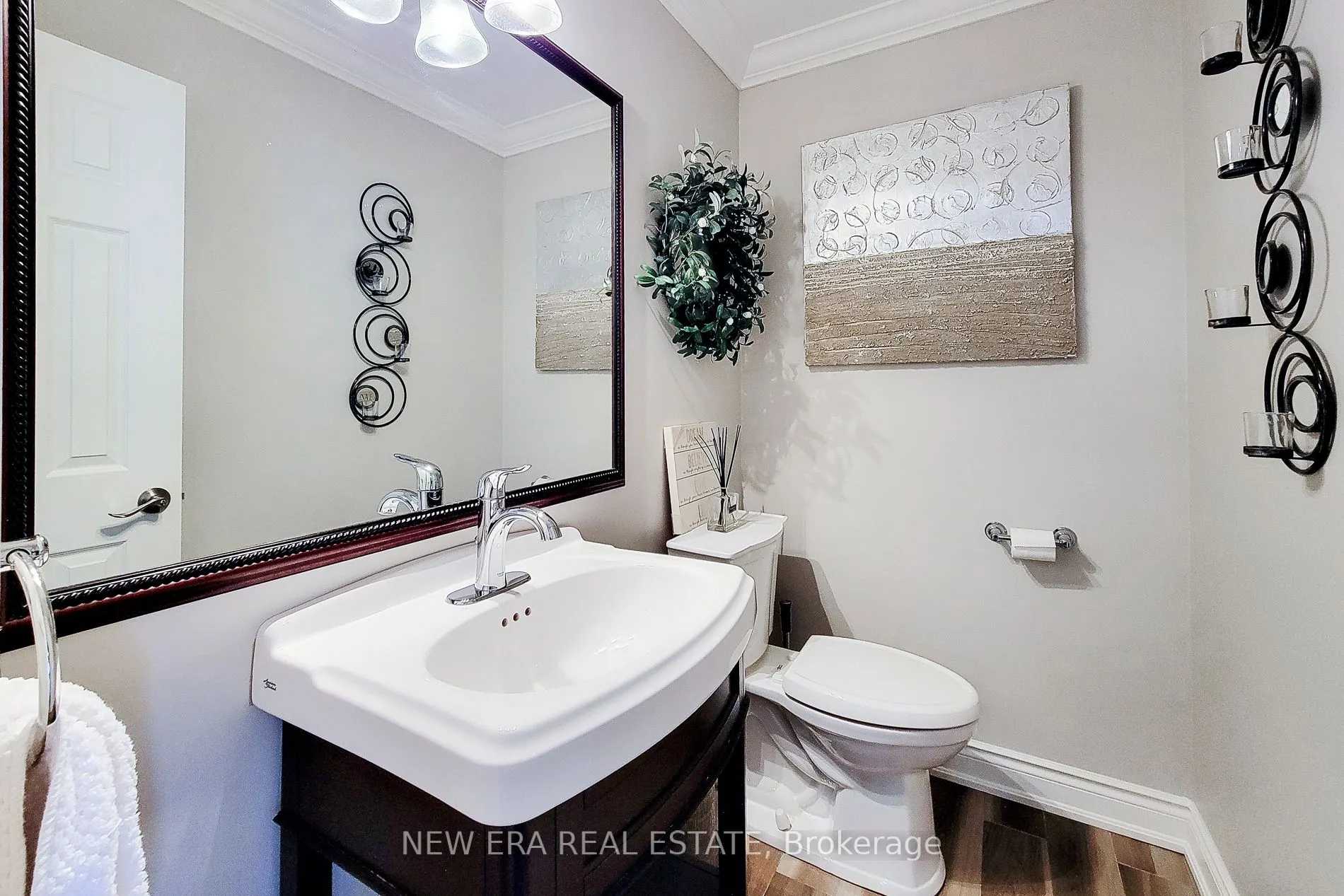 2119 Agincourt Crescent