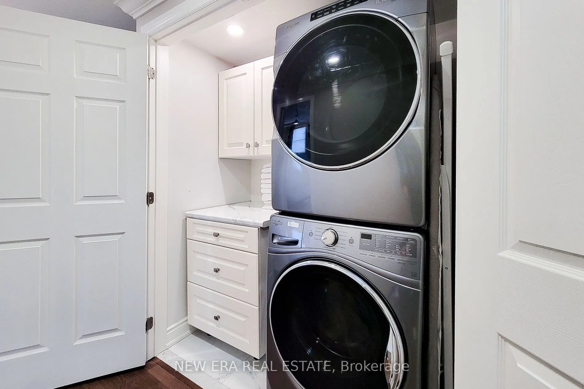 2119 Agincourt Crescent