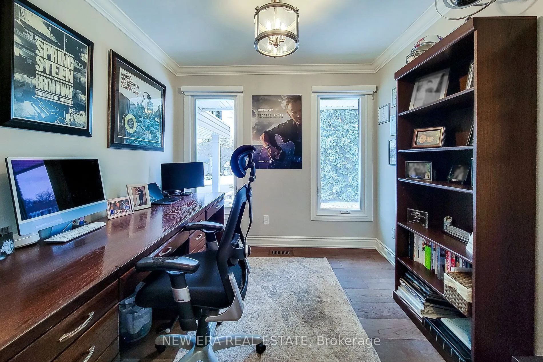 2119 Agincourt Crescent