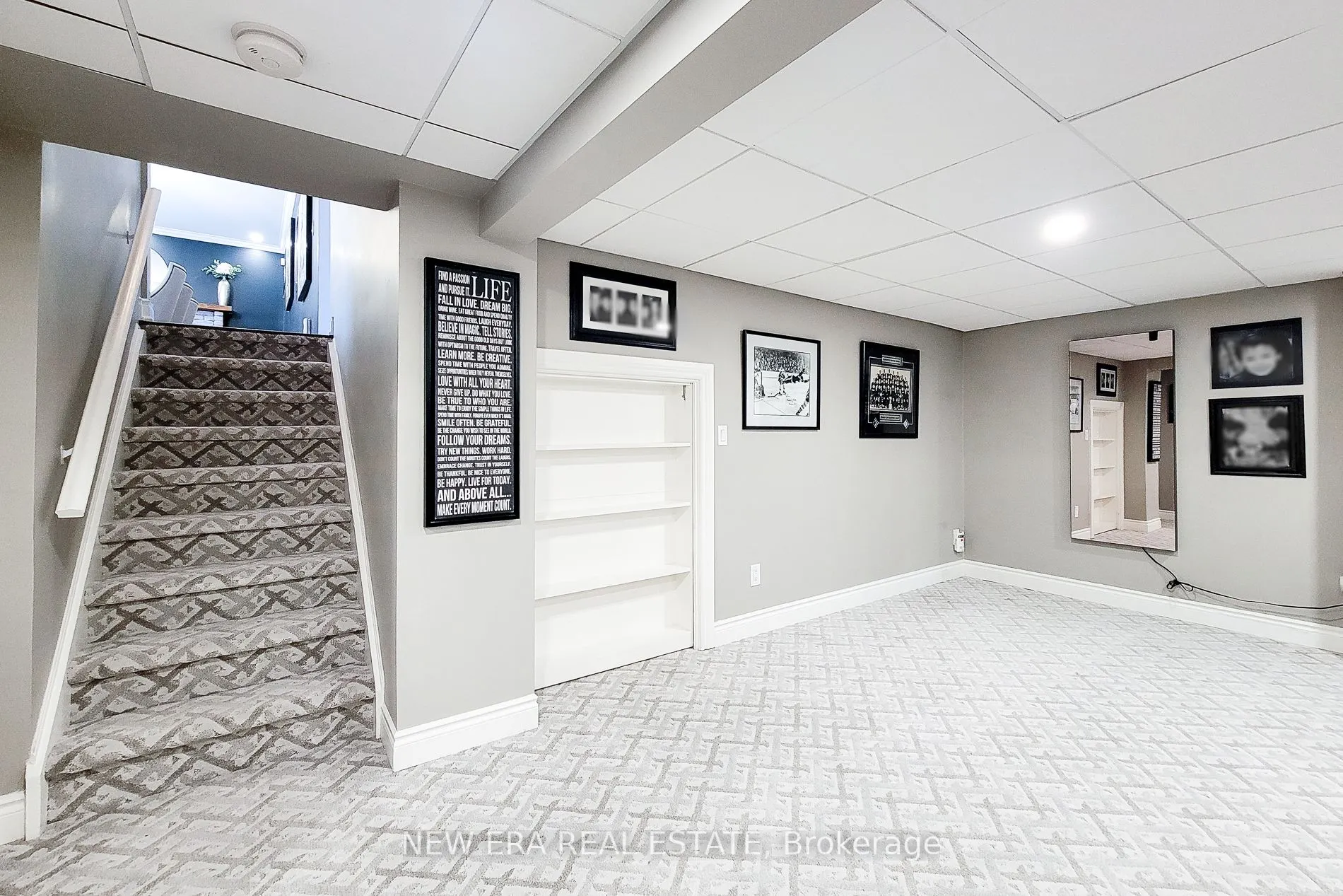2119 Agincourt Crescent
