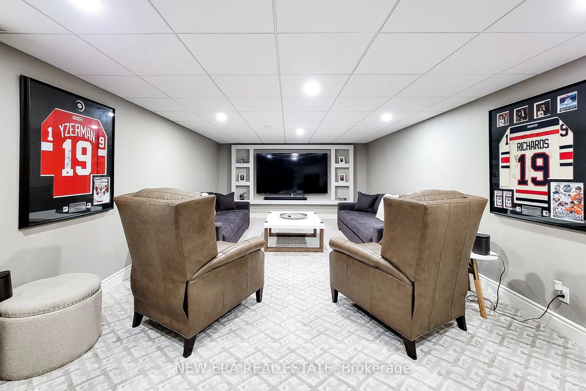 2119 Agincourt Crescent