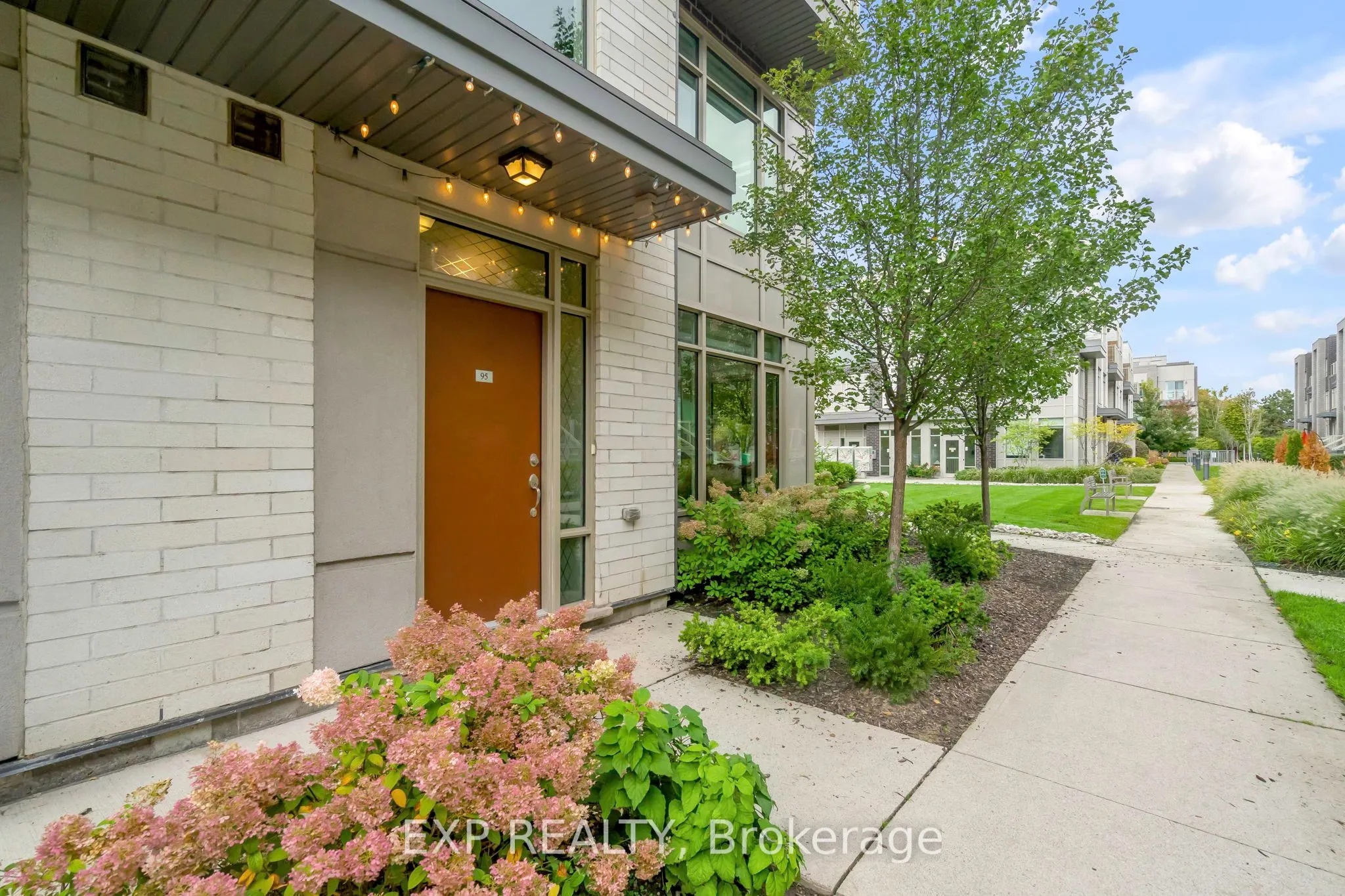 15 Applewood Lane, #95