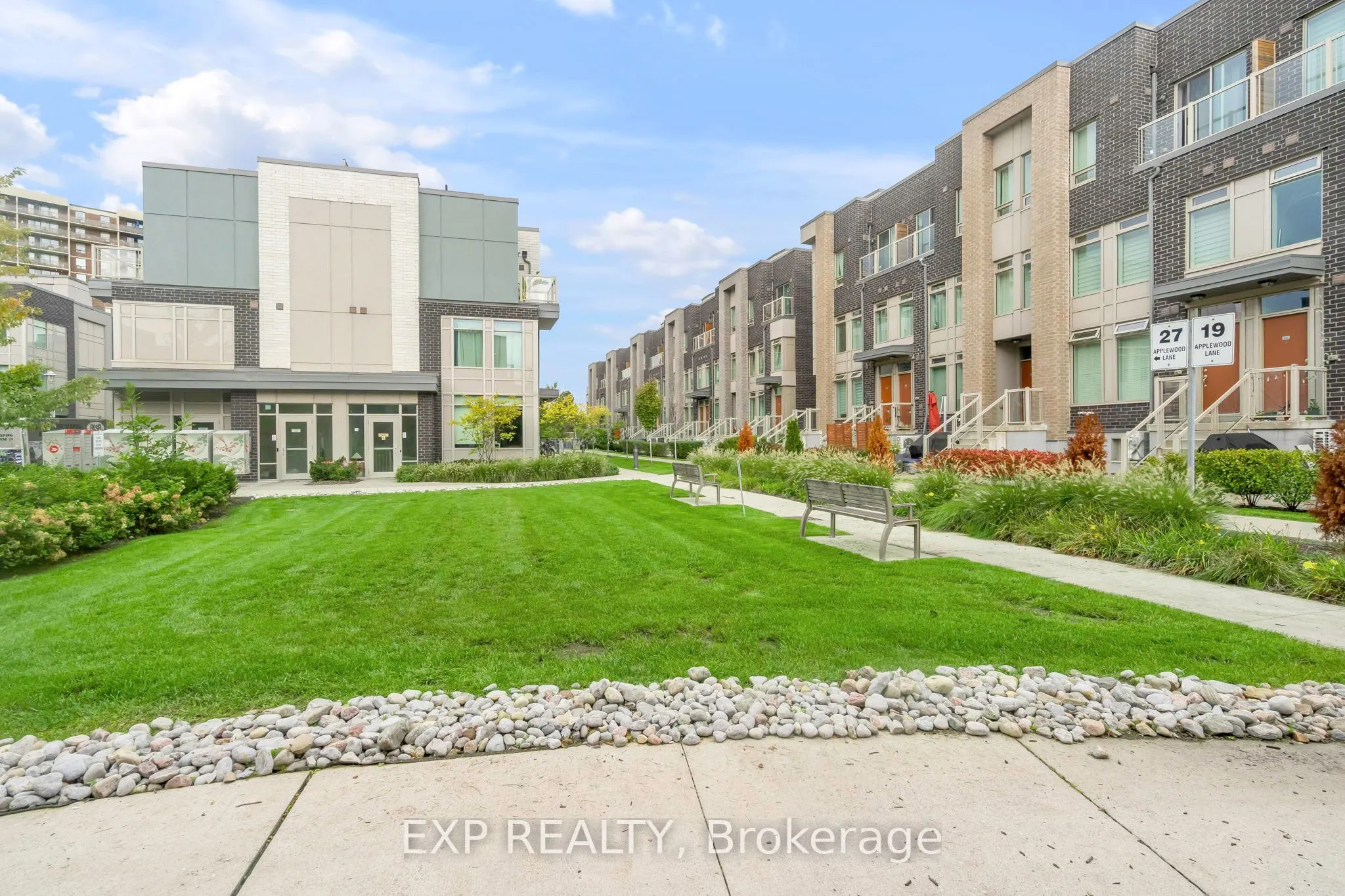 15 Applewood Lane, #95