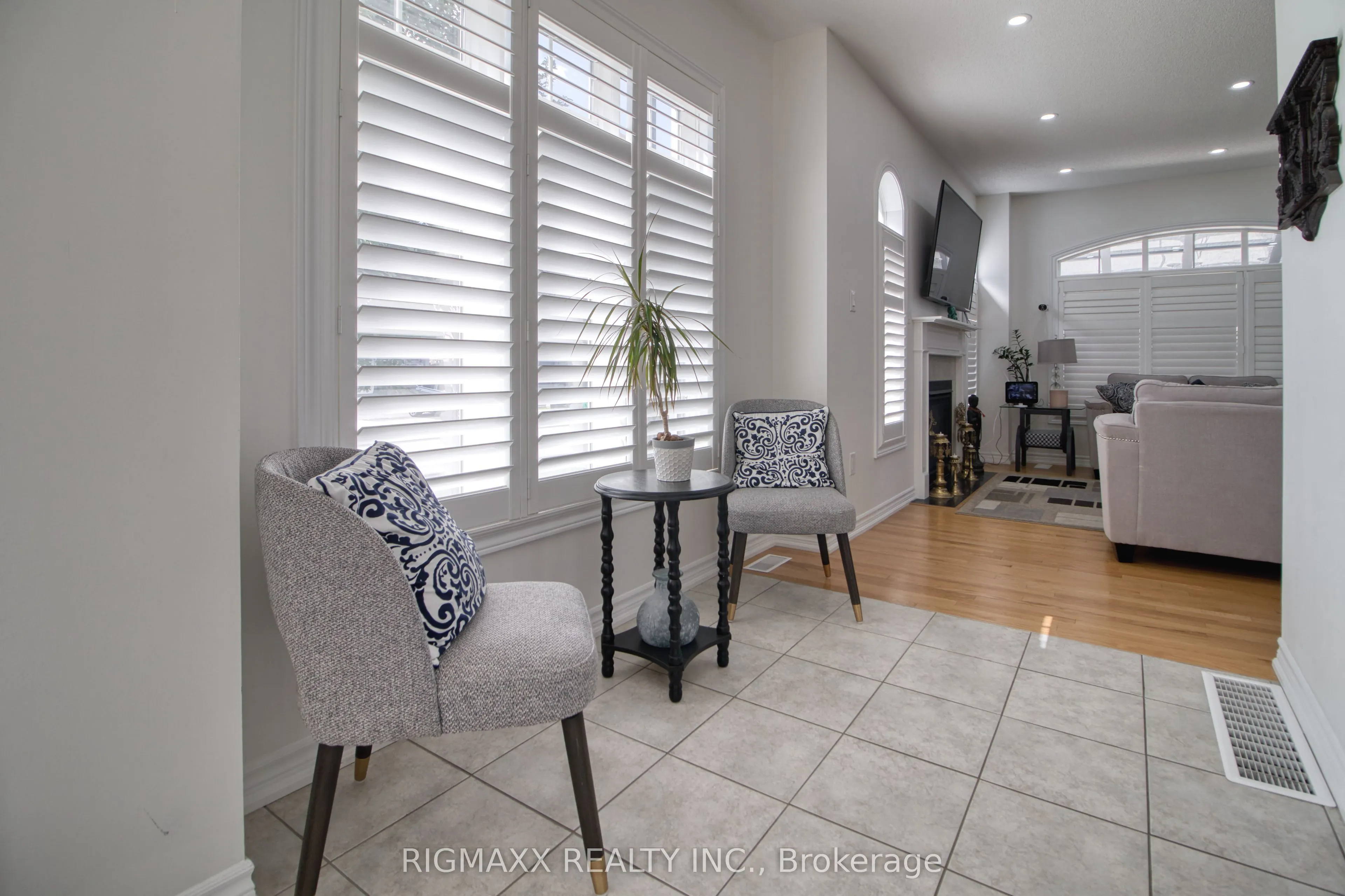 53 Lola Crescent