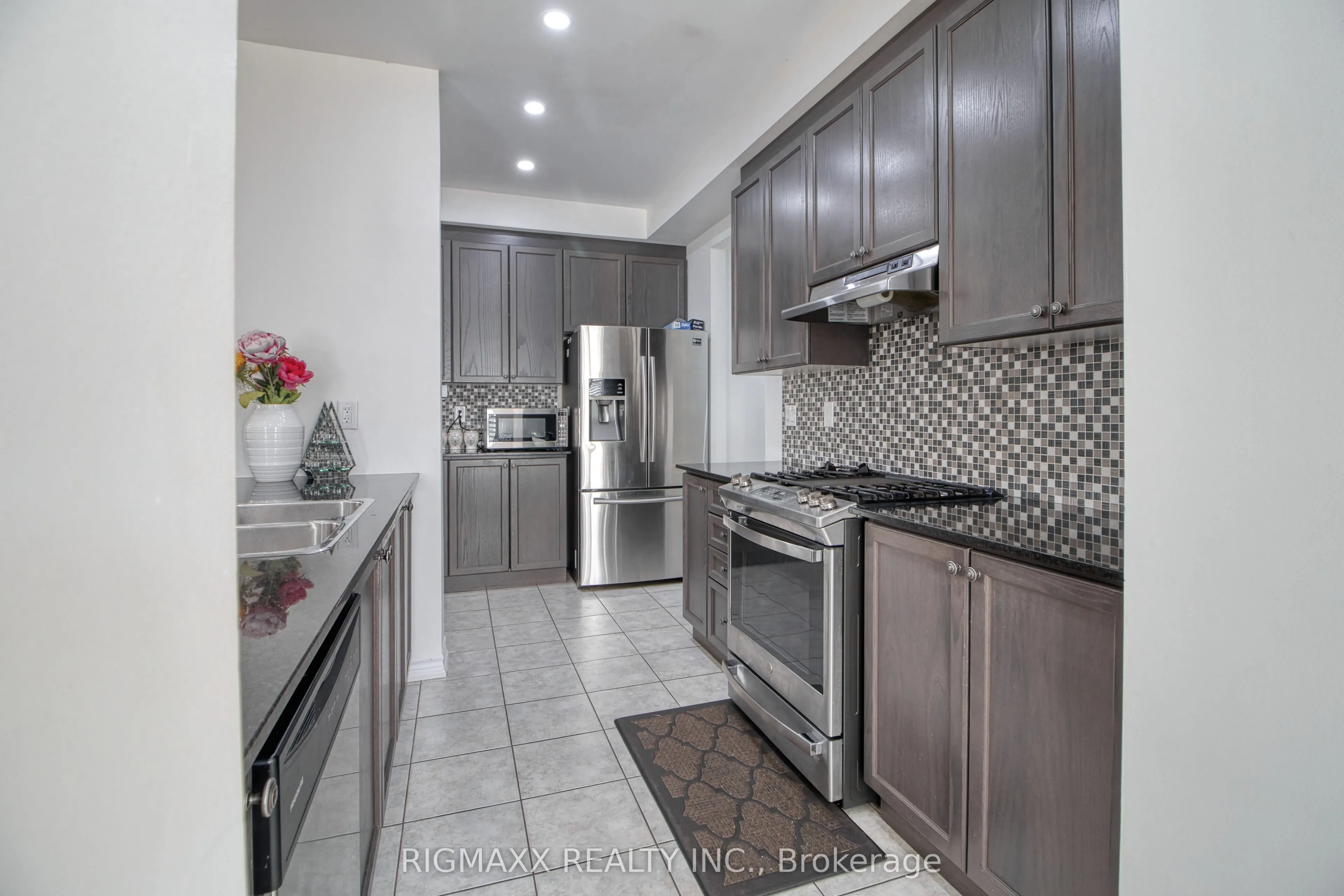 53 Lola Crescent