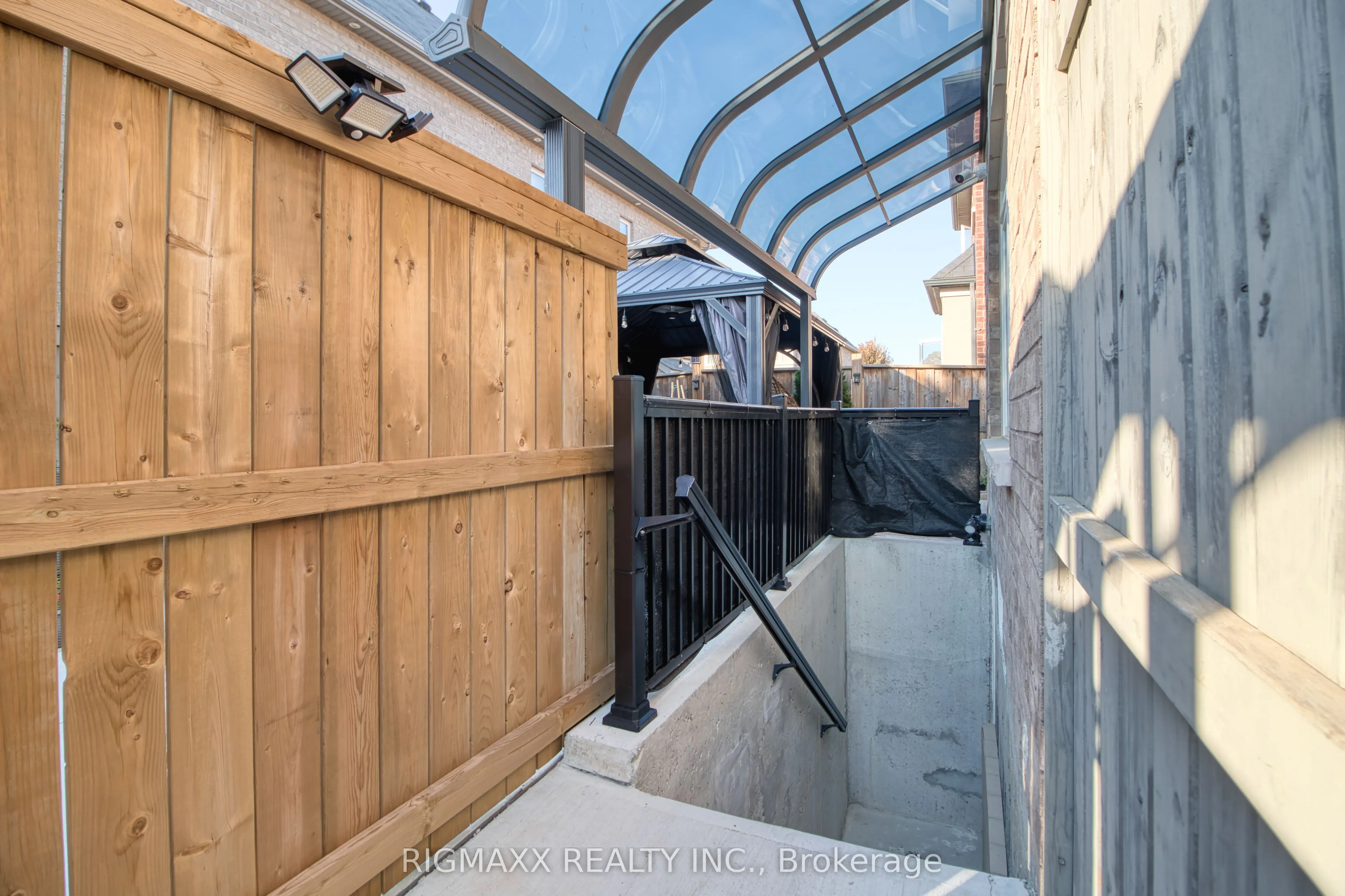53 Lola Crescent