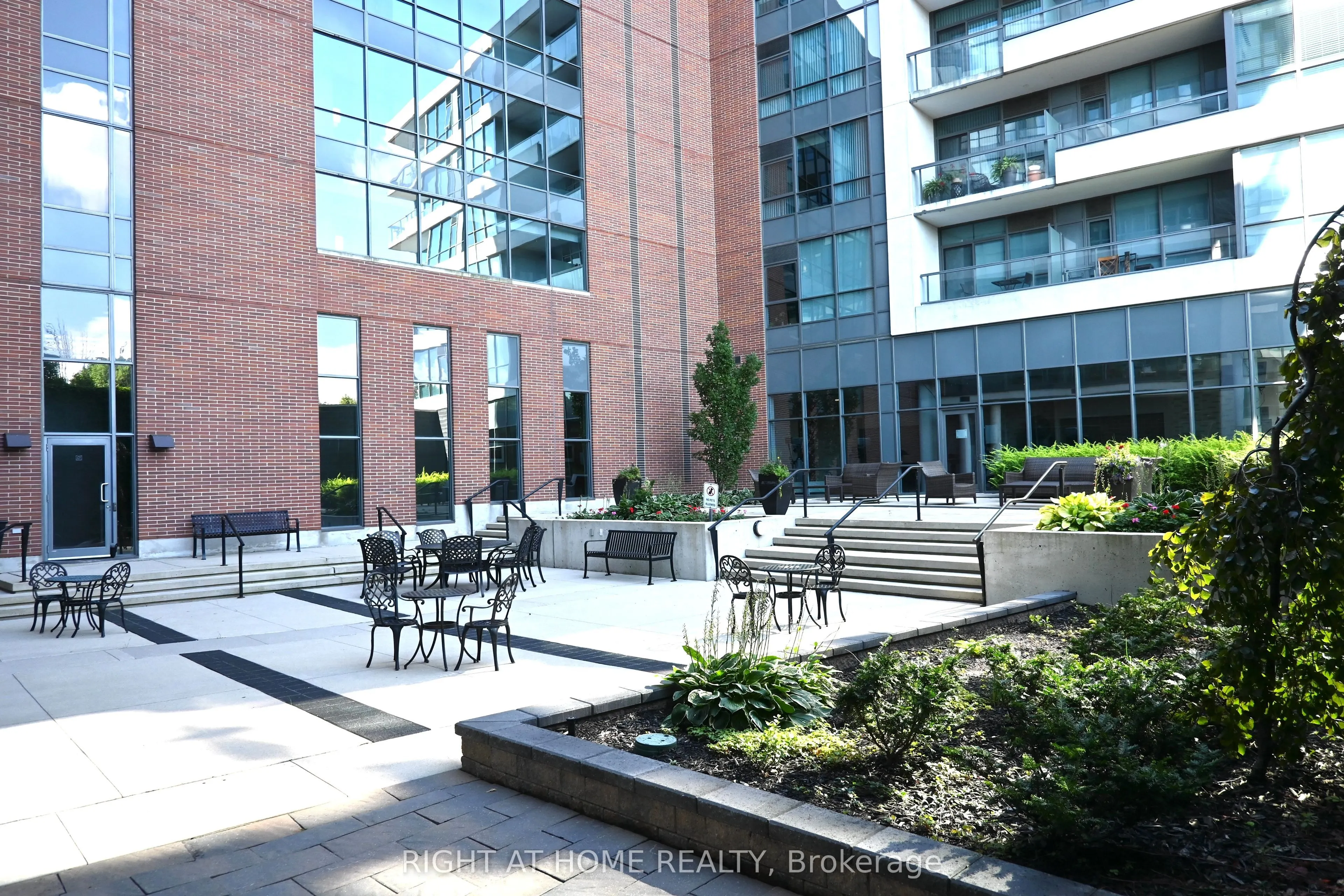 1 Hurontario Street #315