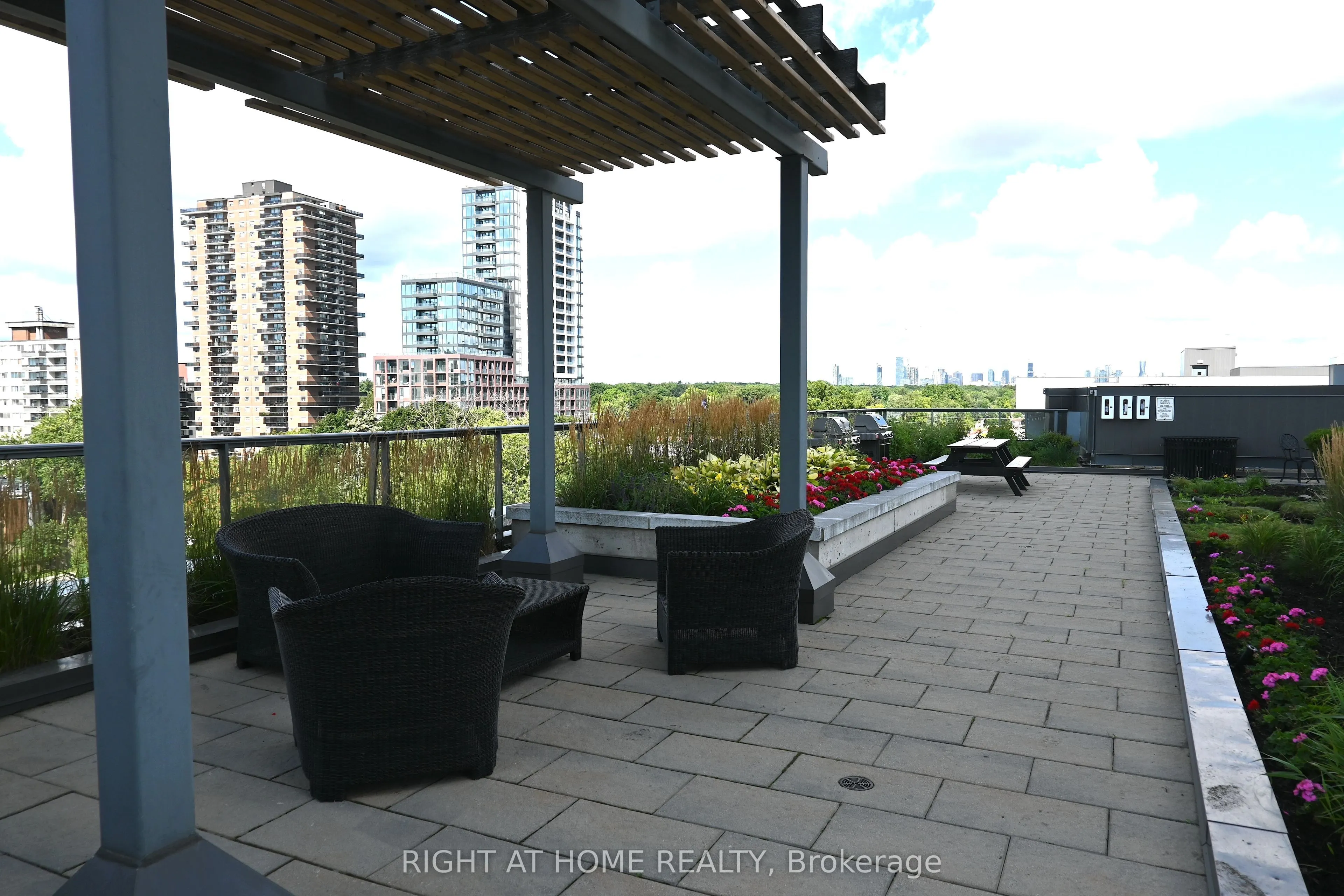 1 Hurontario Street #315