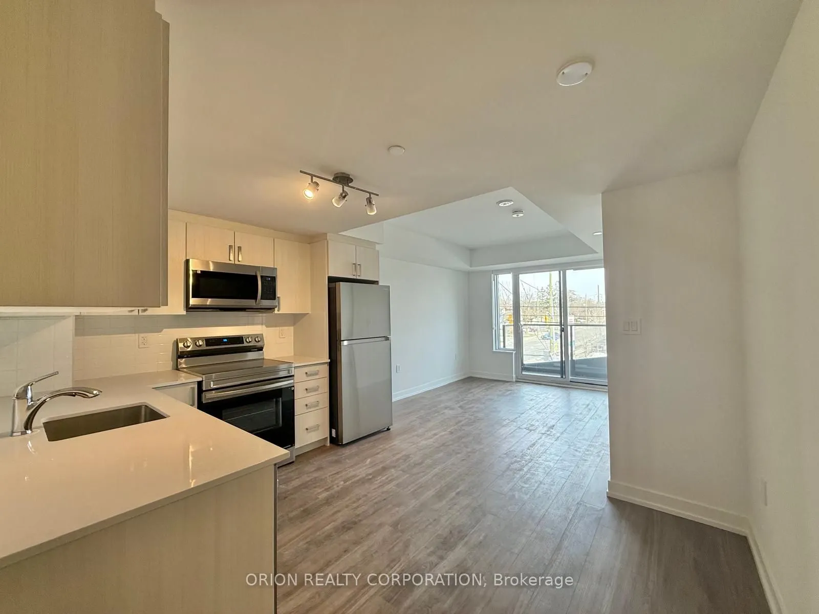 556 Marlee Avenue, #219