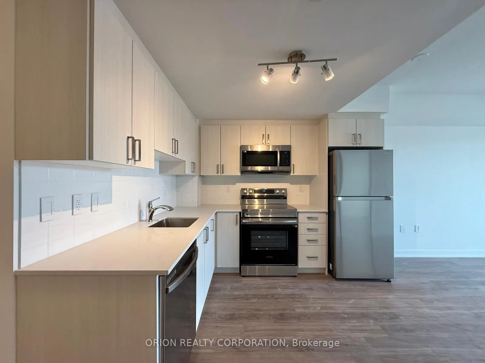 556 Marlee Avenue, #219