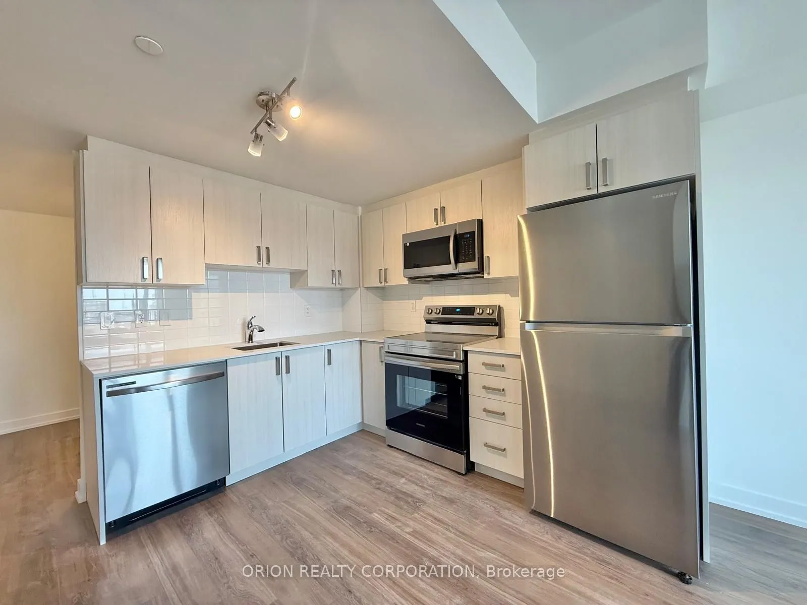 556 Marlee Avenue, #219