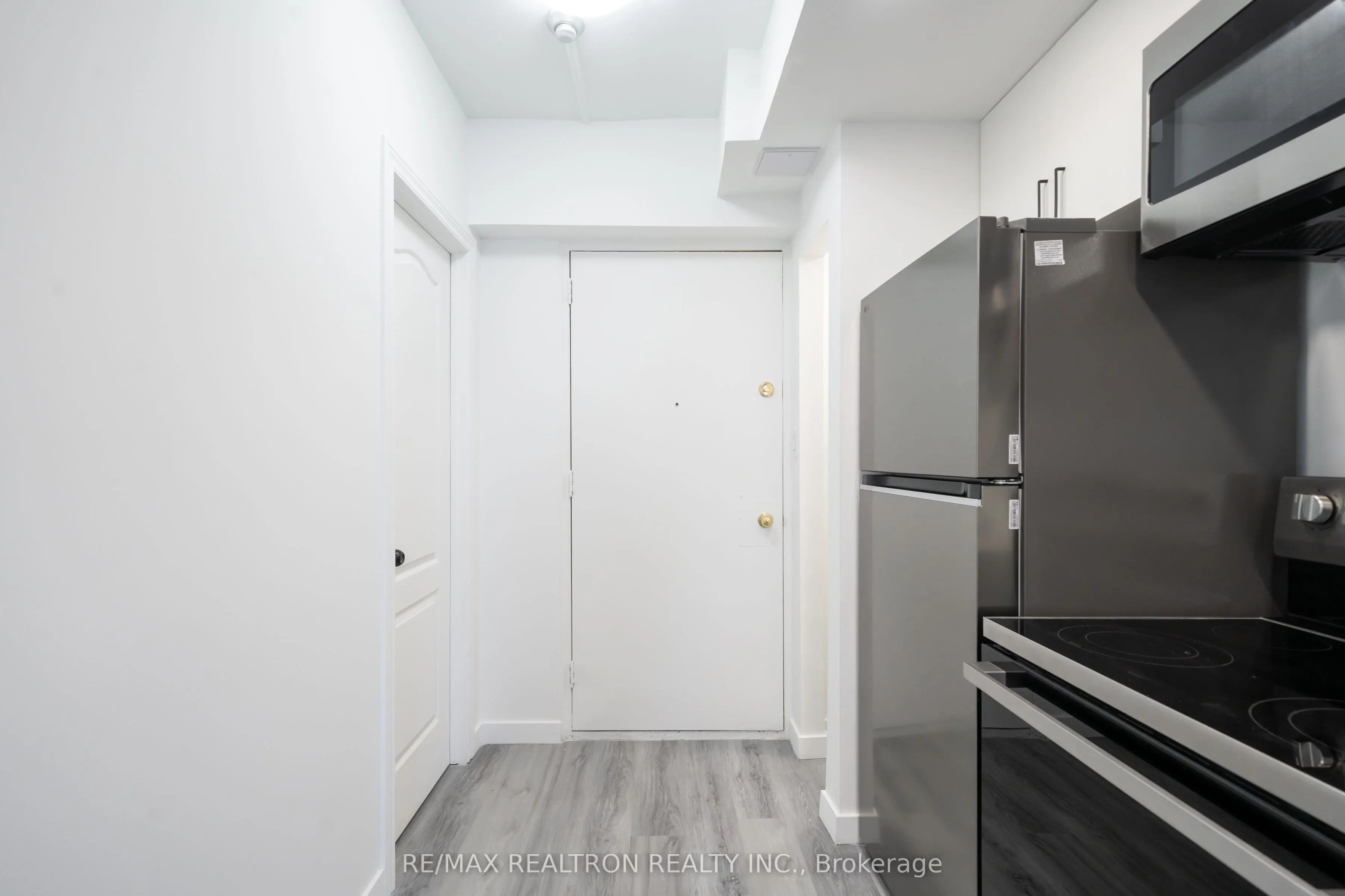 1524 Lawrence Avenue, #112