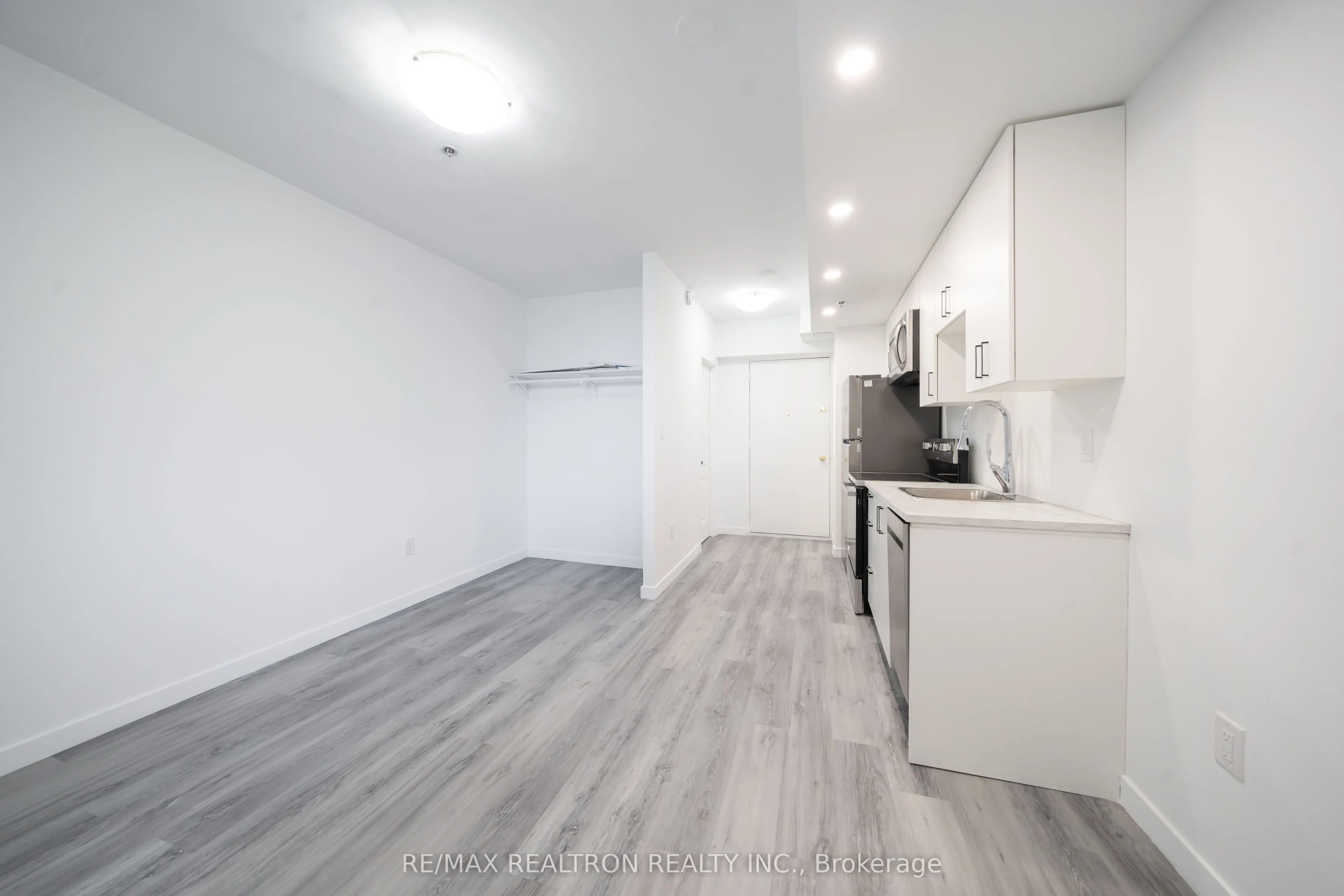 1524 Lawrence Avenue, #112