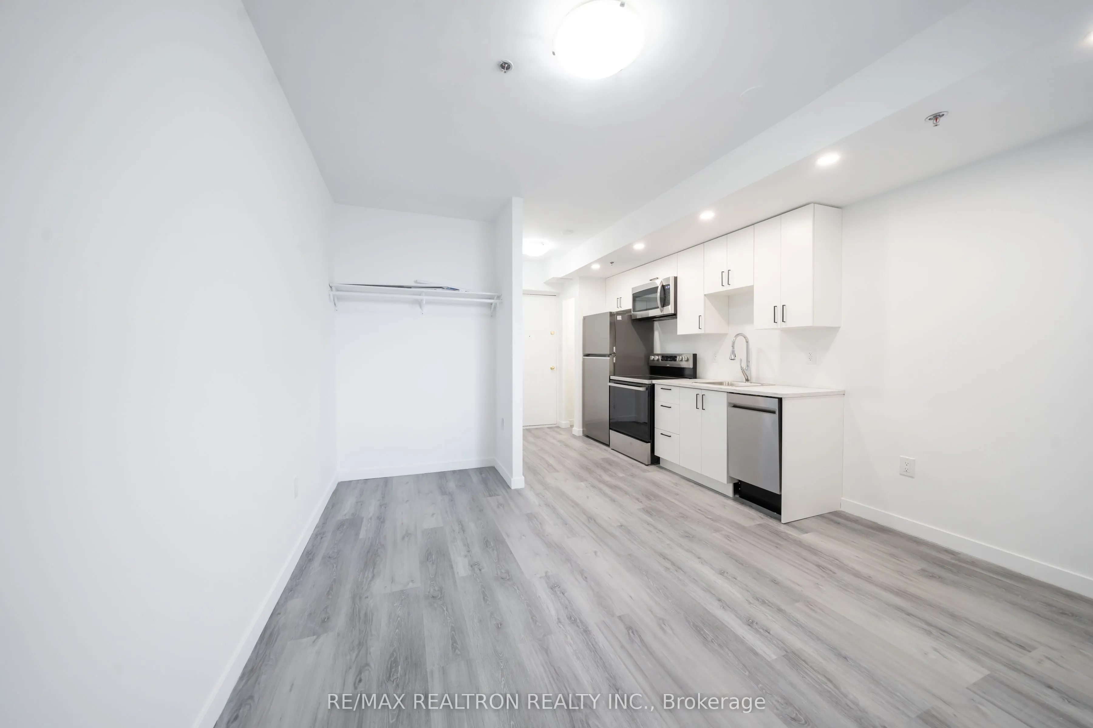 1524 Lawrence Avenue, #112
