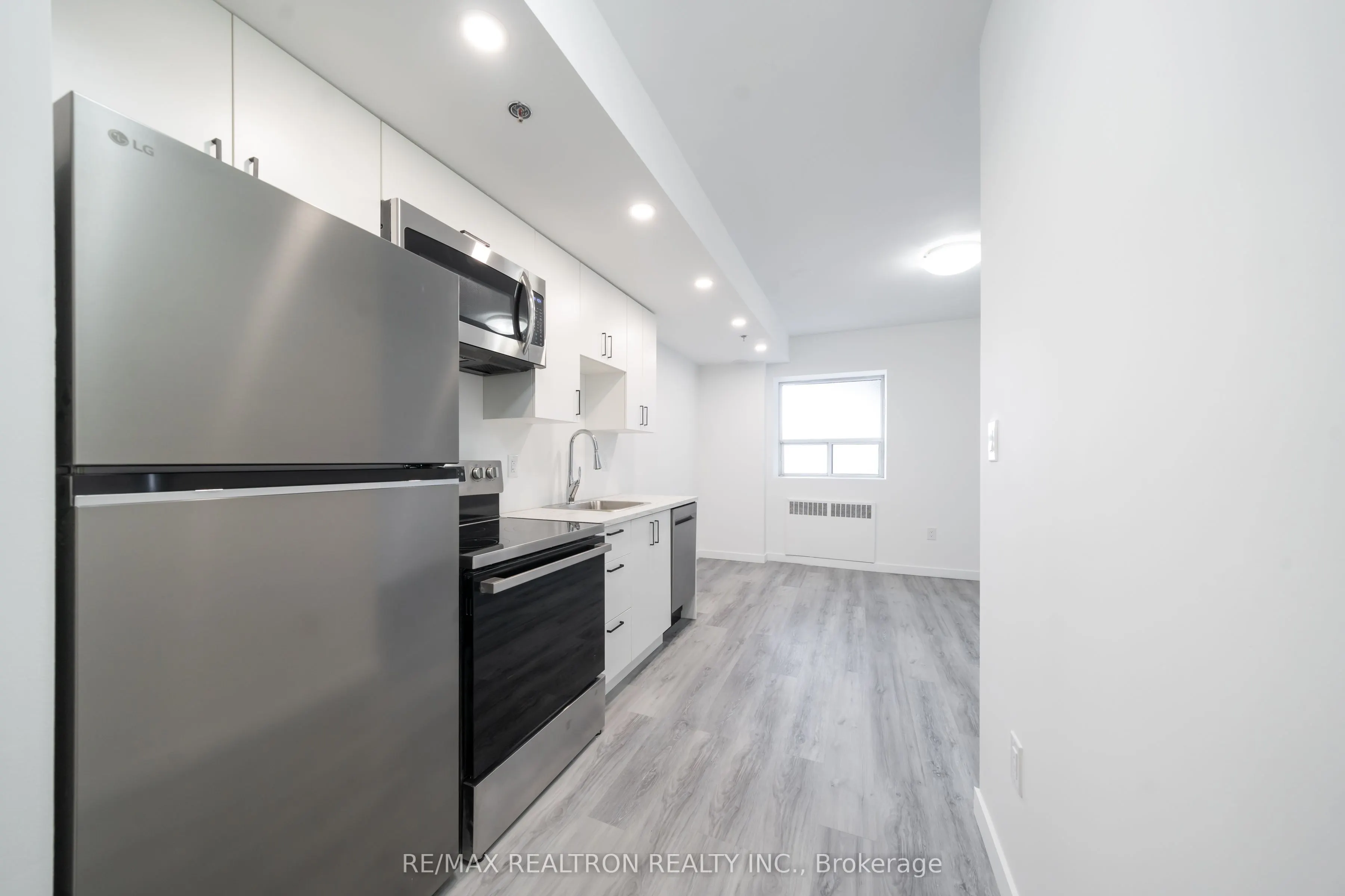 1524 Lawrence Avenue, #112
