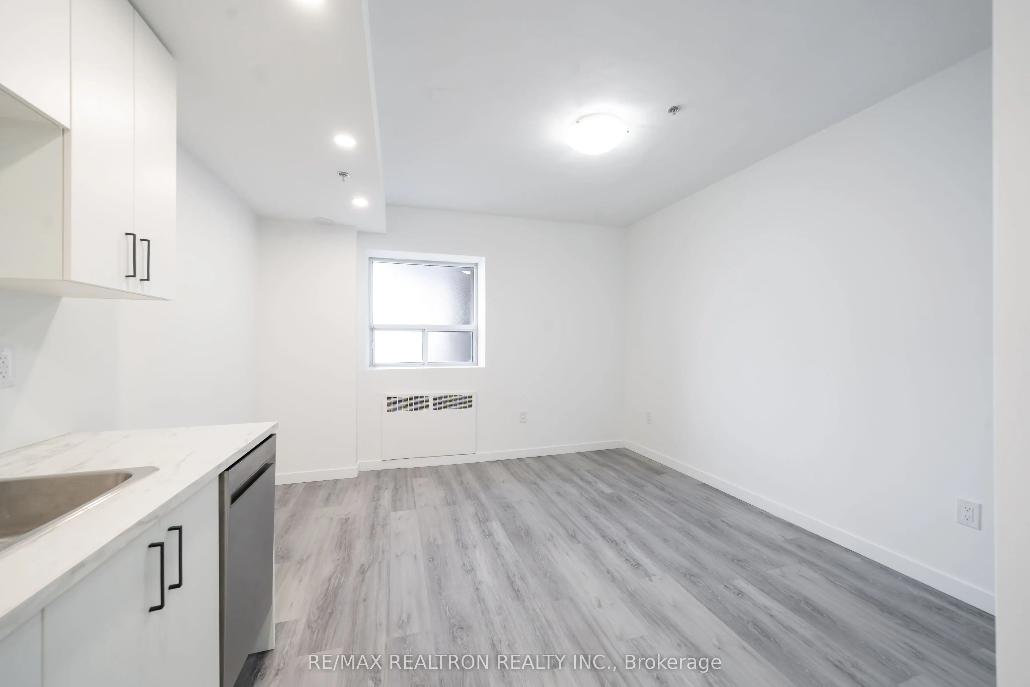 1524 Lawrence Avenue, #112