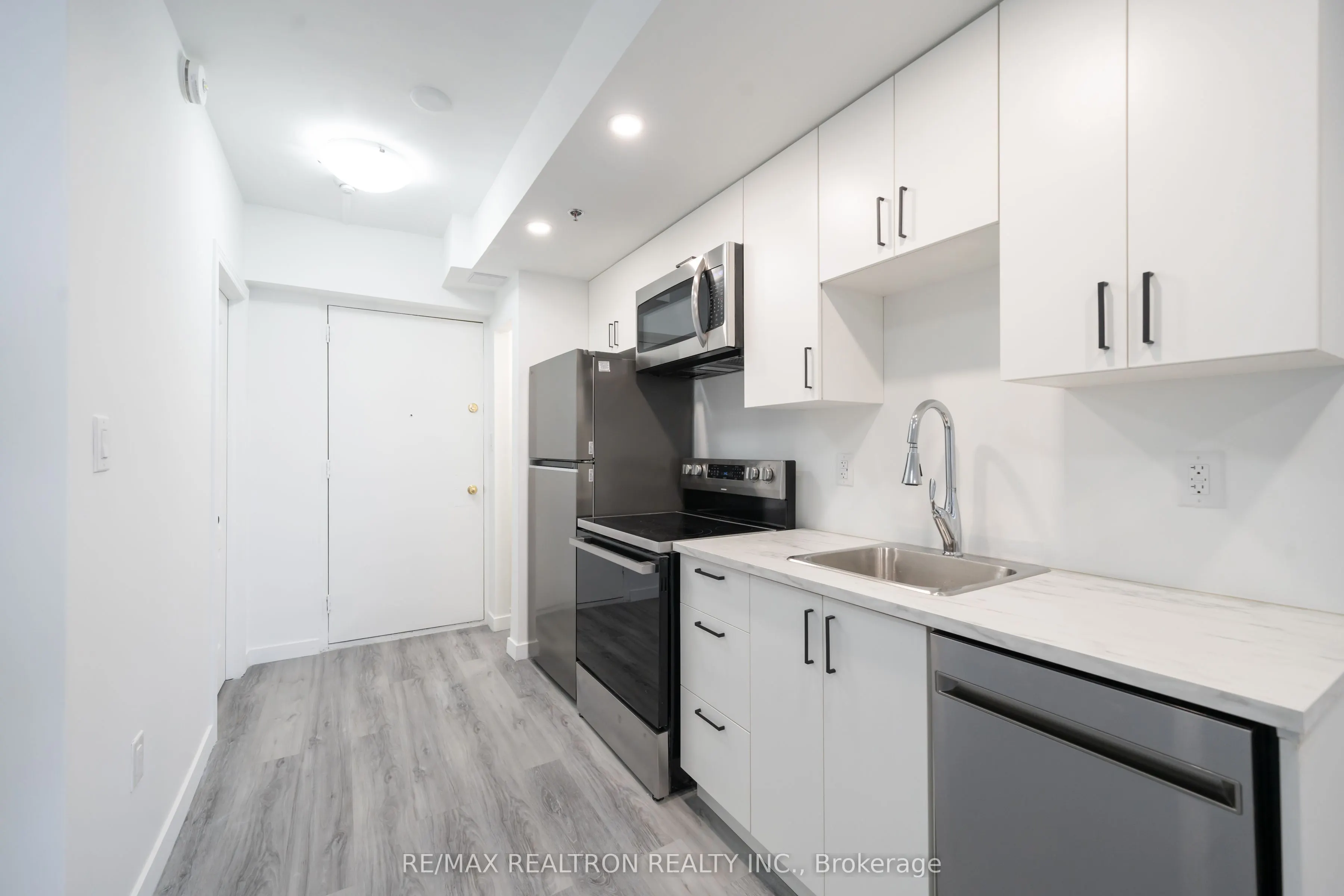 1524 Lawrence Avenue, #112