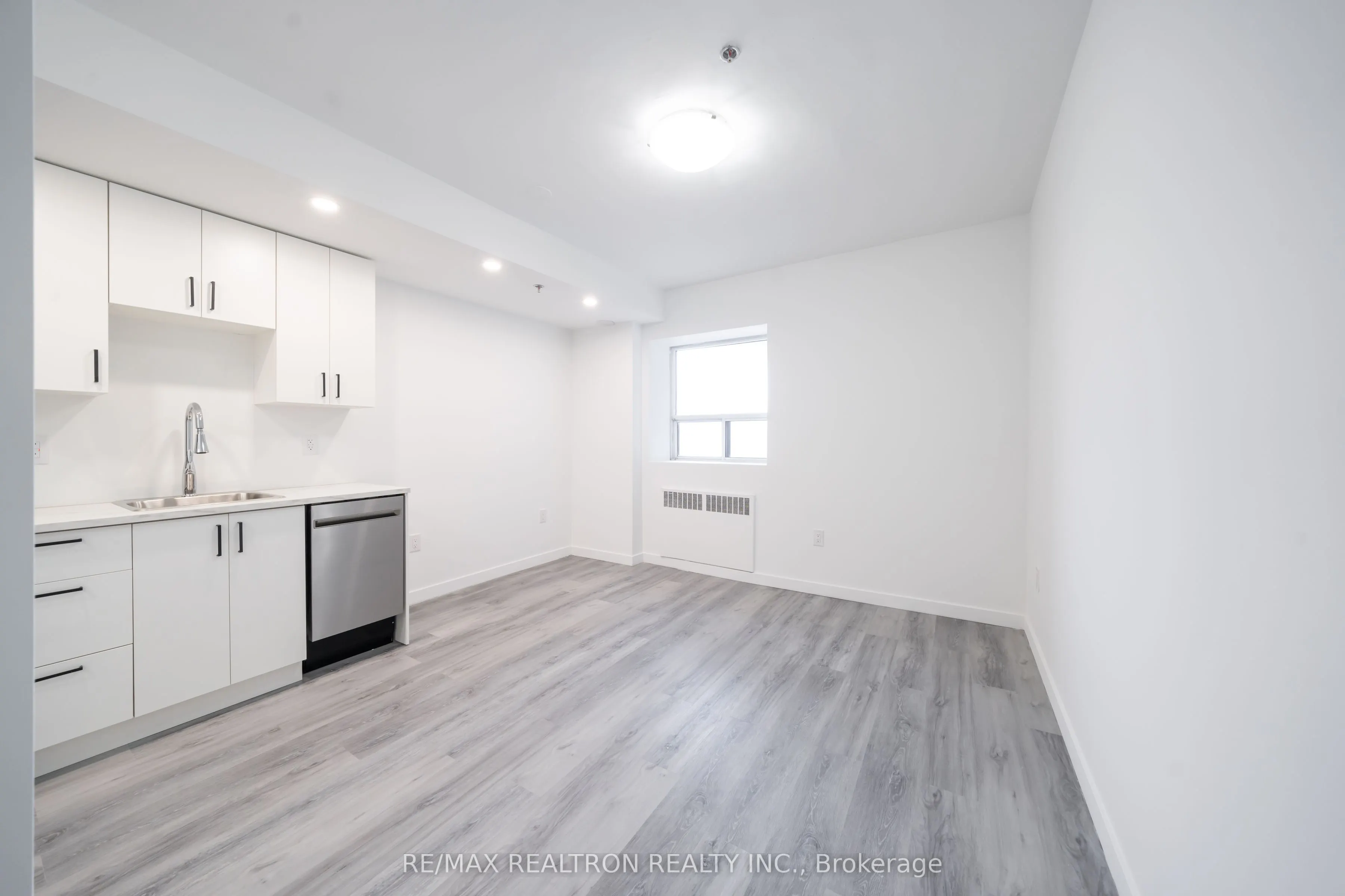 1524 Lawrence Avenue, #112