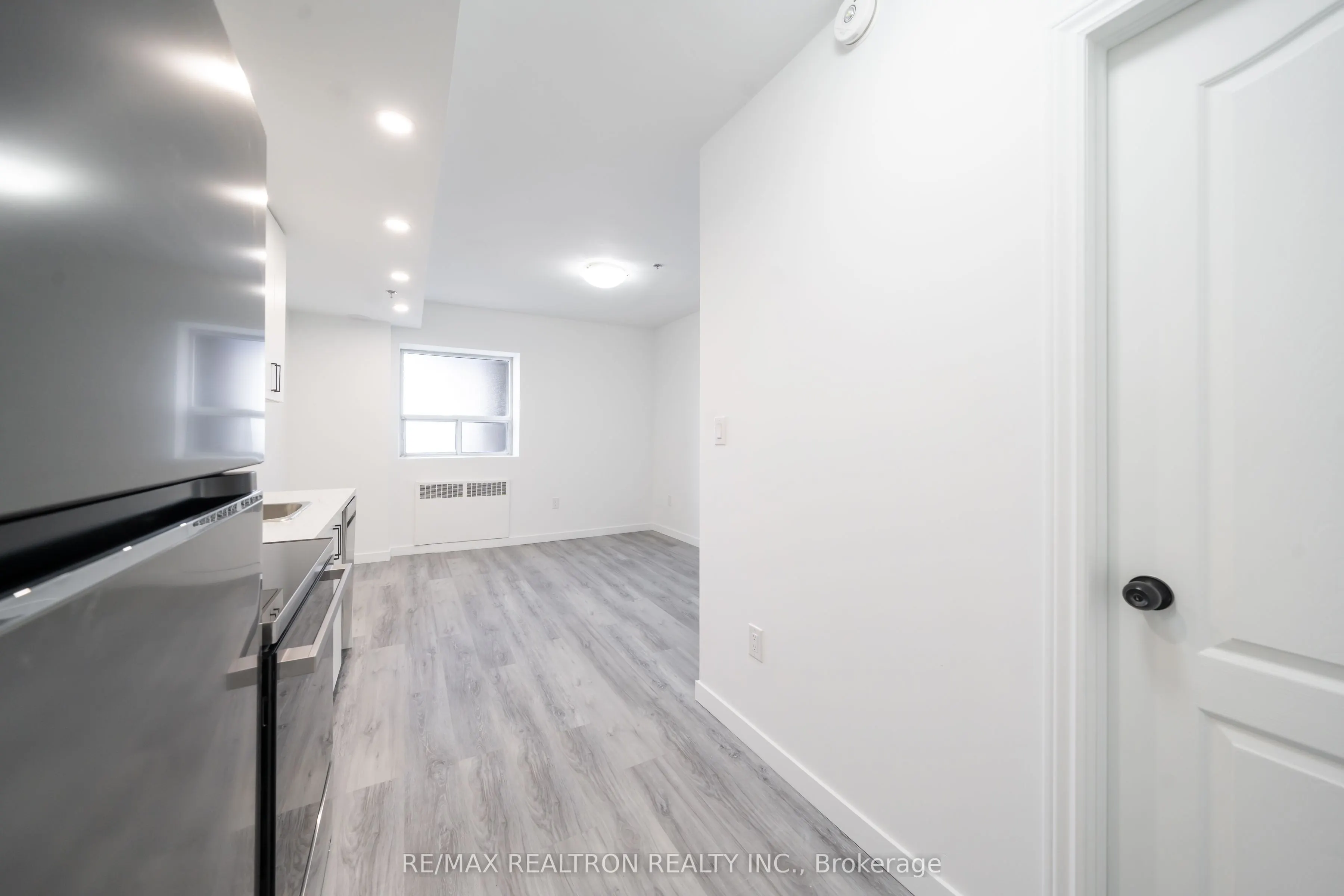 1524 Lawrence Avenue, #112